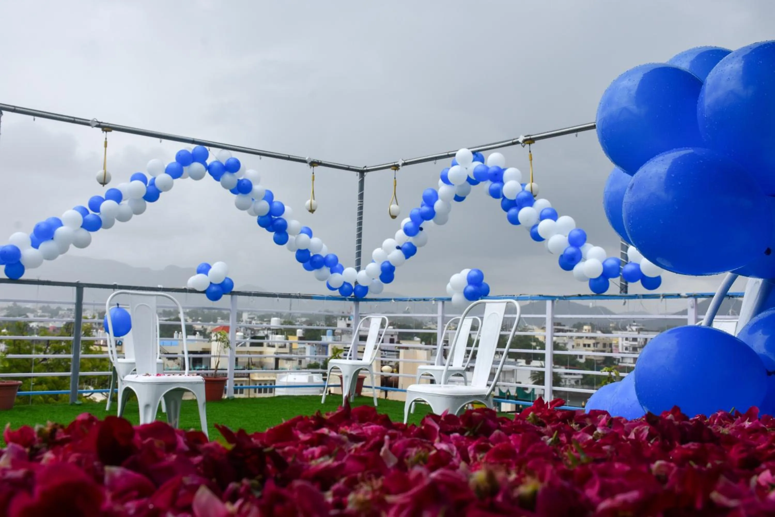 Restaurant/places to eat in Hotel Lake Bridge