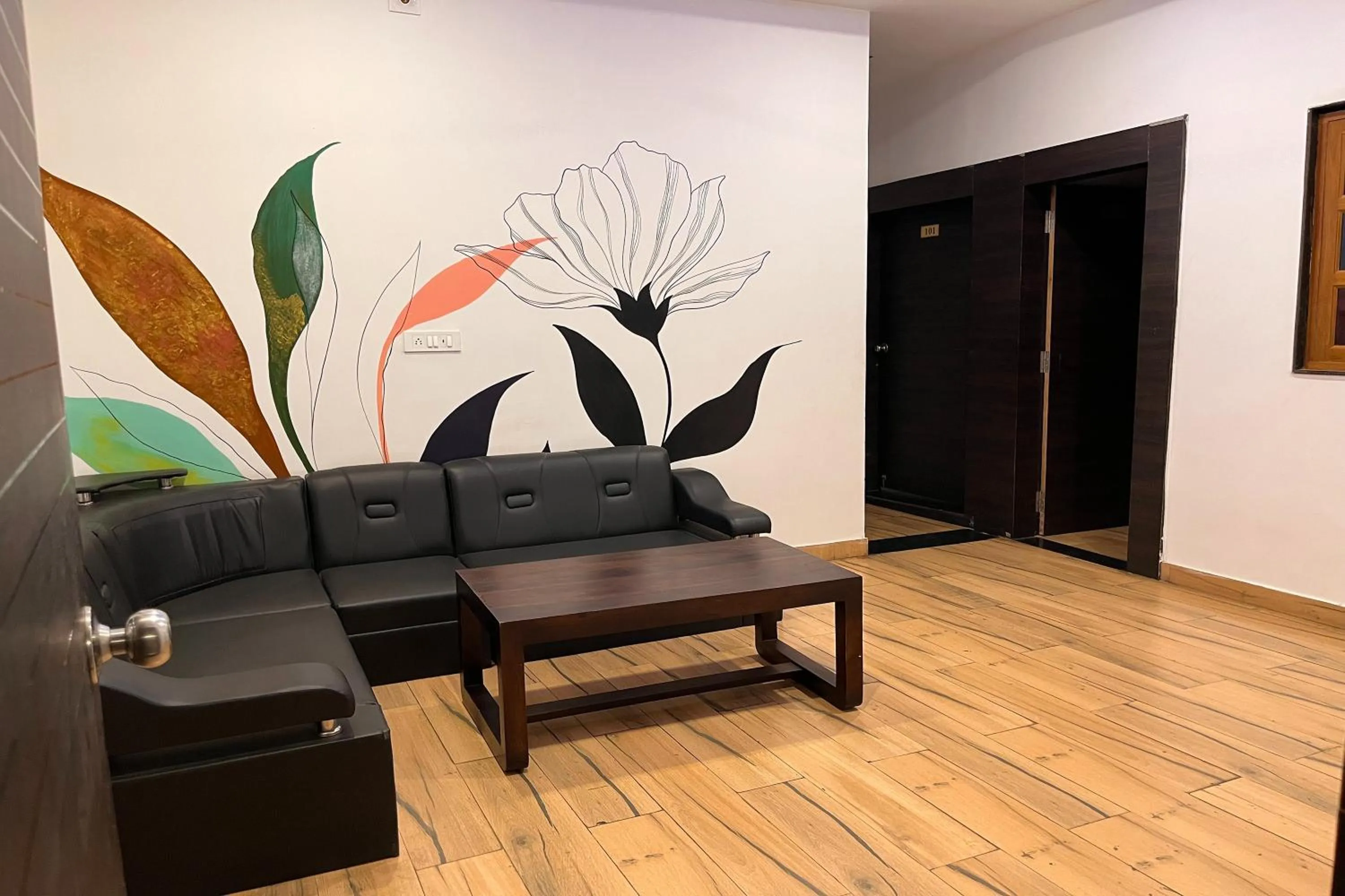 Seating area in Hotel Lake Bridge