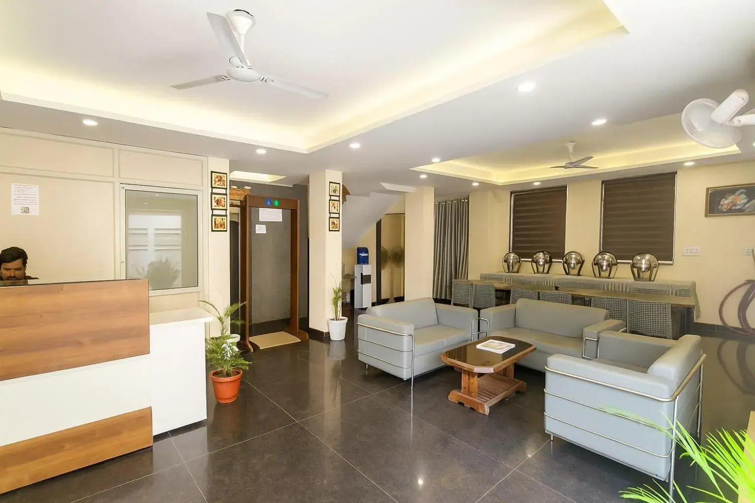 Lobby or reception in Diplomat Regency Yashobhoomi Lobby or reception in Diplomat Regency Yashobhoomi