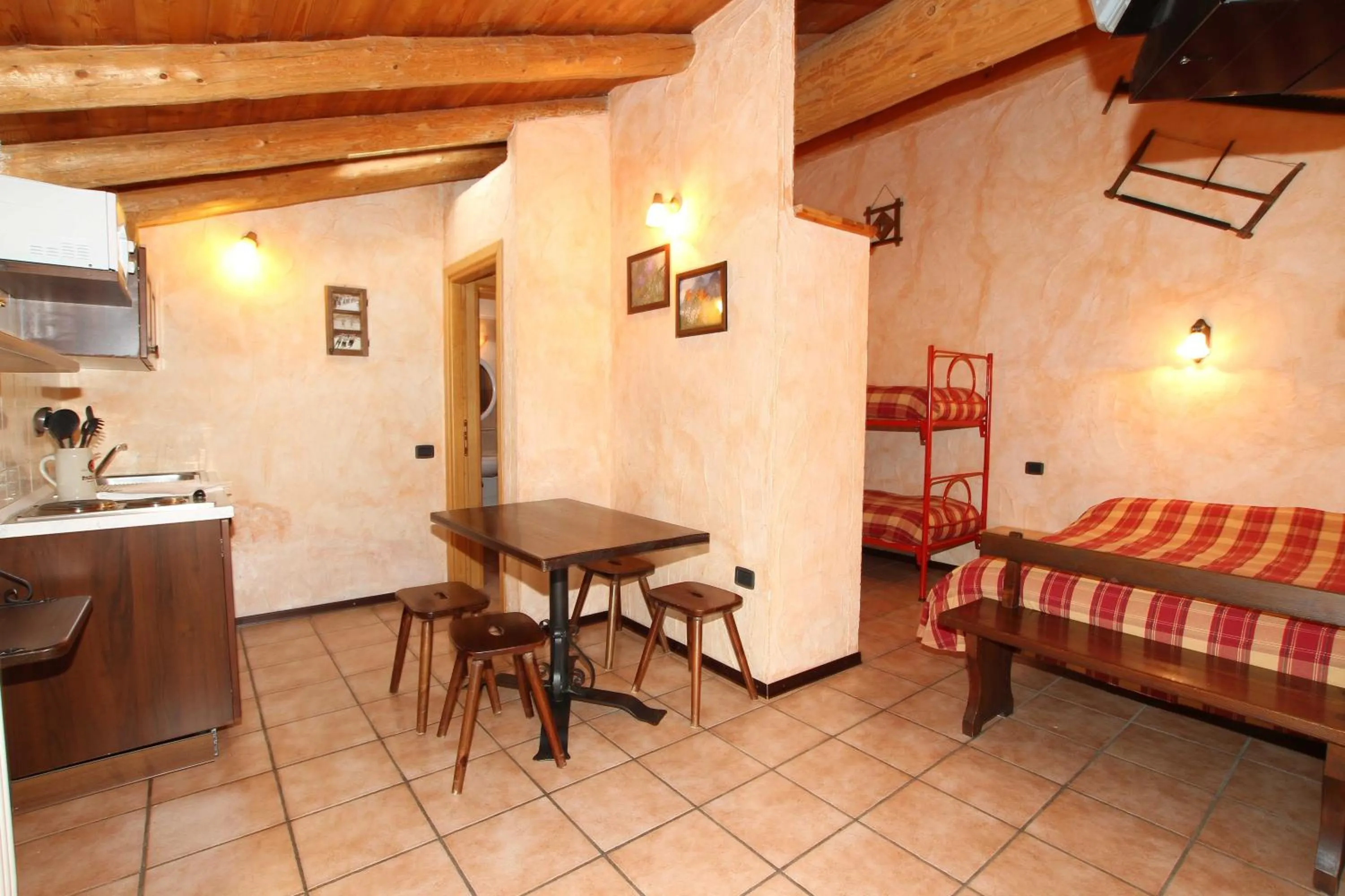 Photo of the whole room, Bed in Residence Trompe-L'oeil