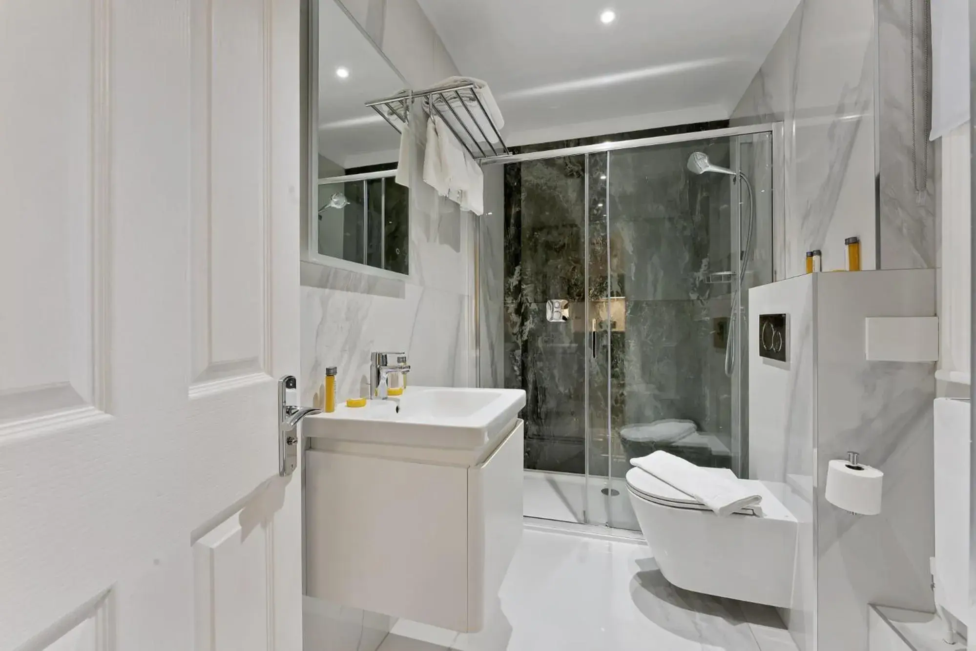 Toilet in Cleveland Residences Kensington Toilet in Cleveland Residences Kensington