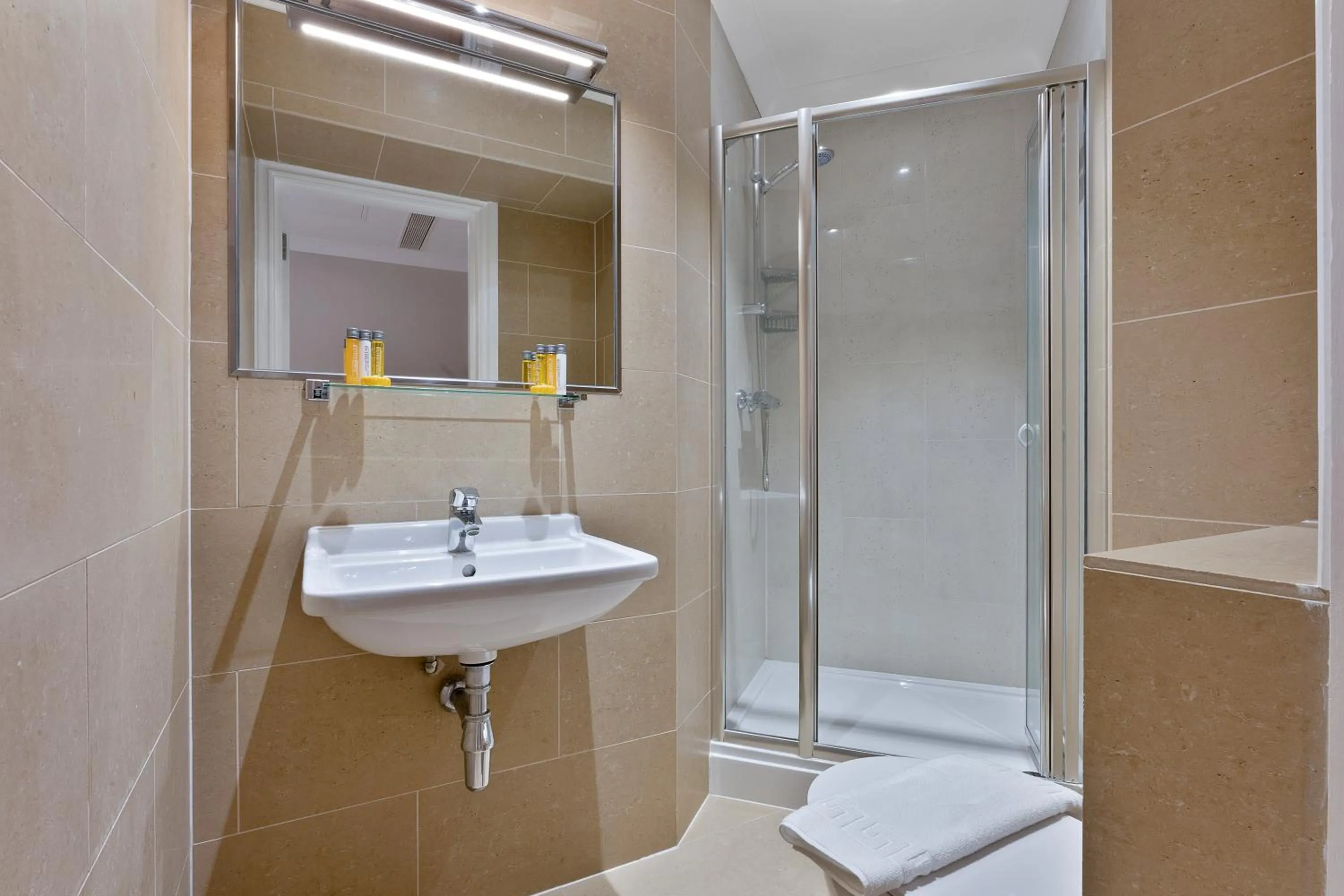 Bathroom in Cleveland Residences Kensington