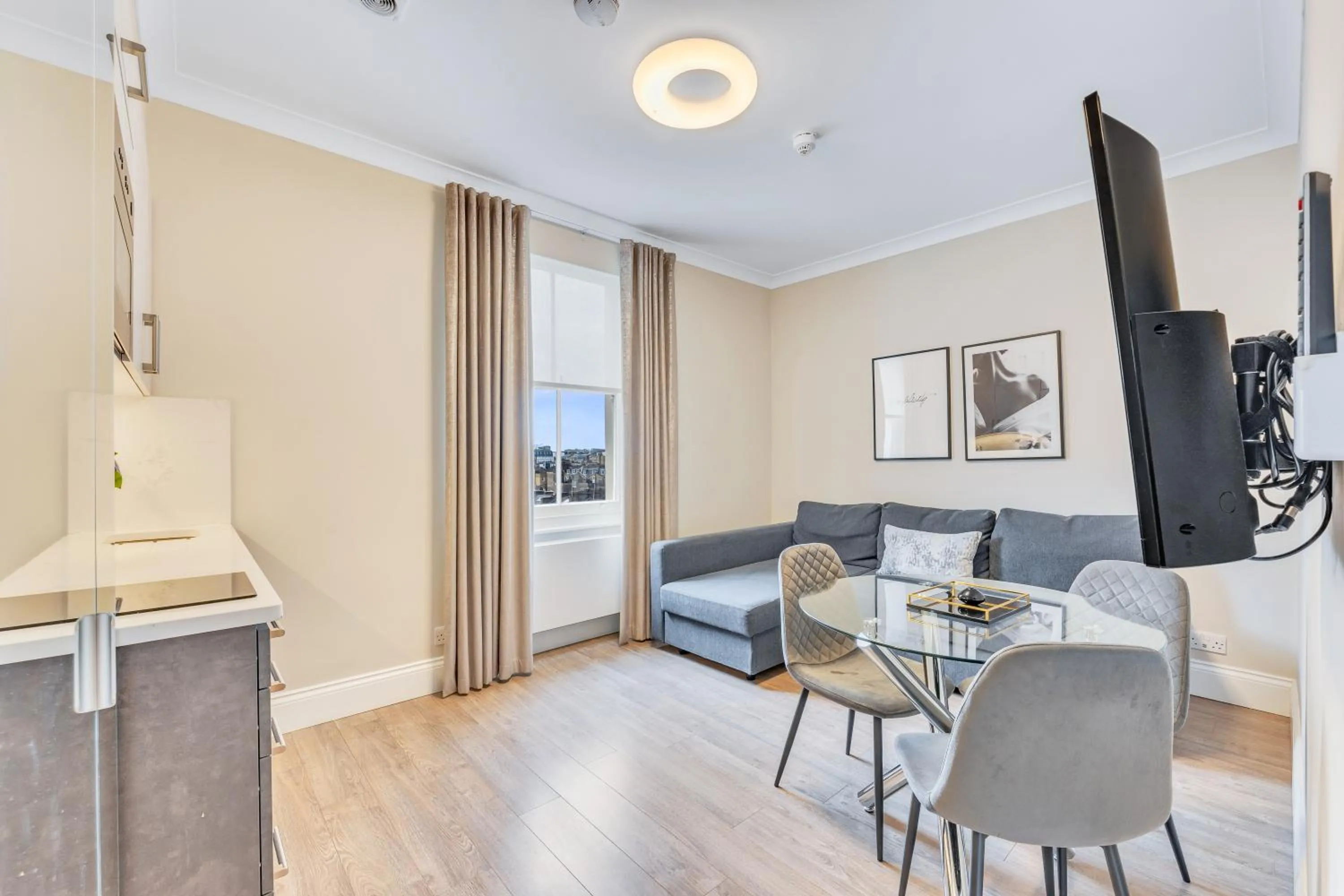 Living room in Cleveland Residences Kensington