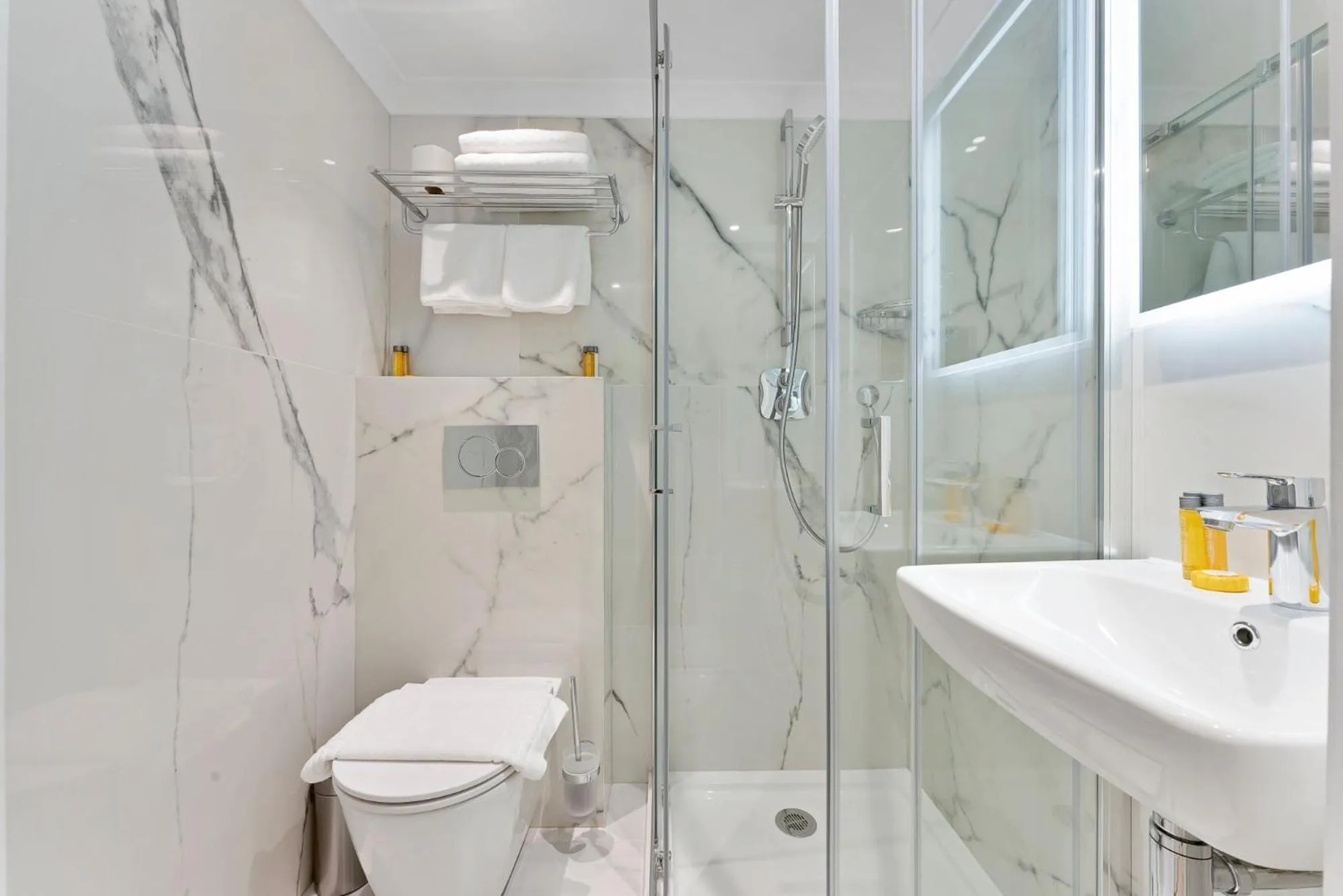 Bathroom in Cleveland Residences Kensington