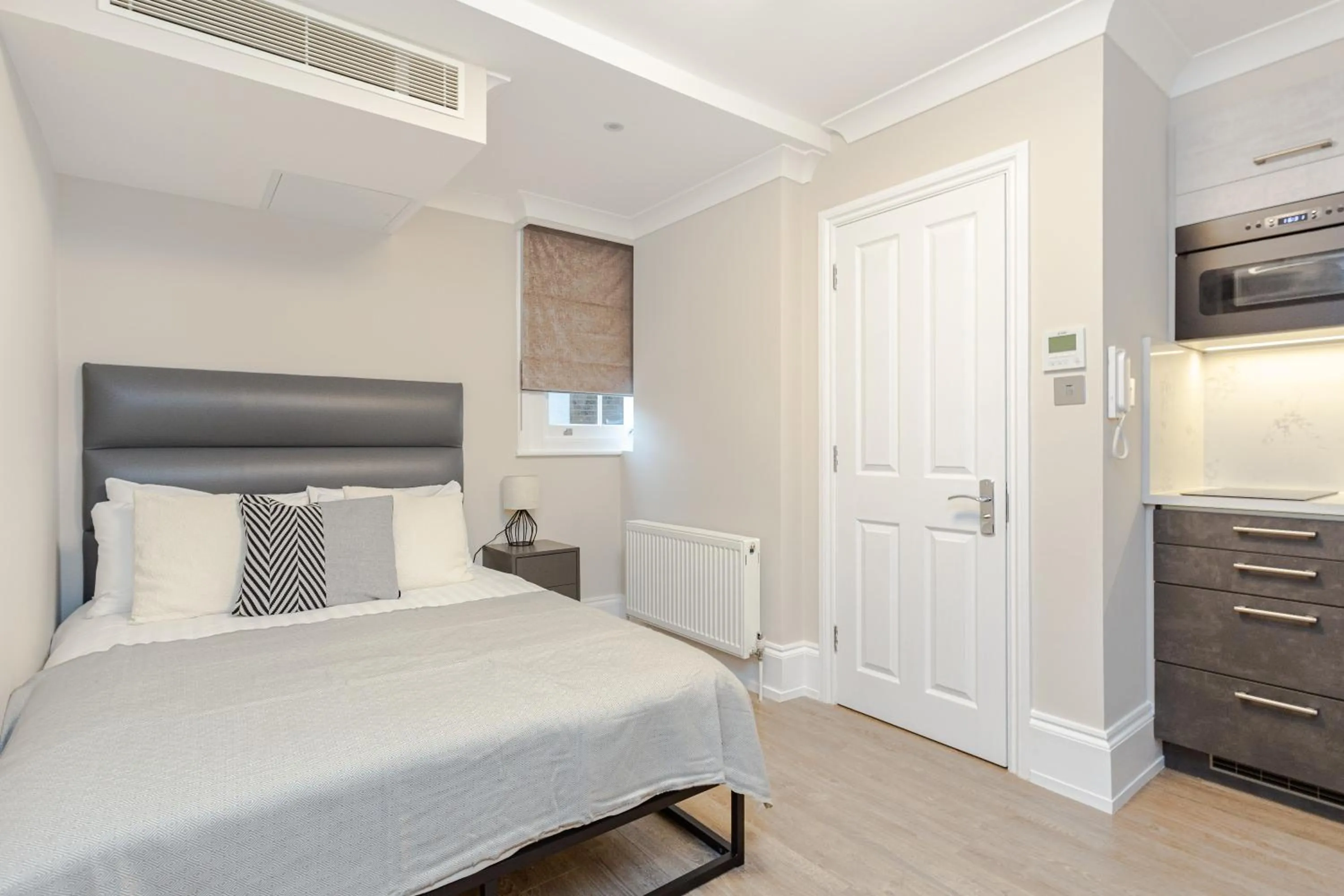 Bedroom, Bed in Cleveland Residences Kensington