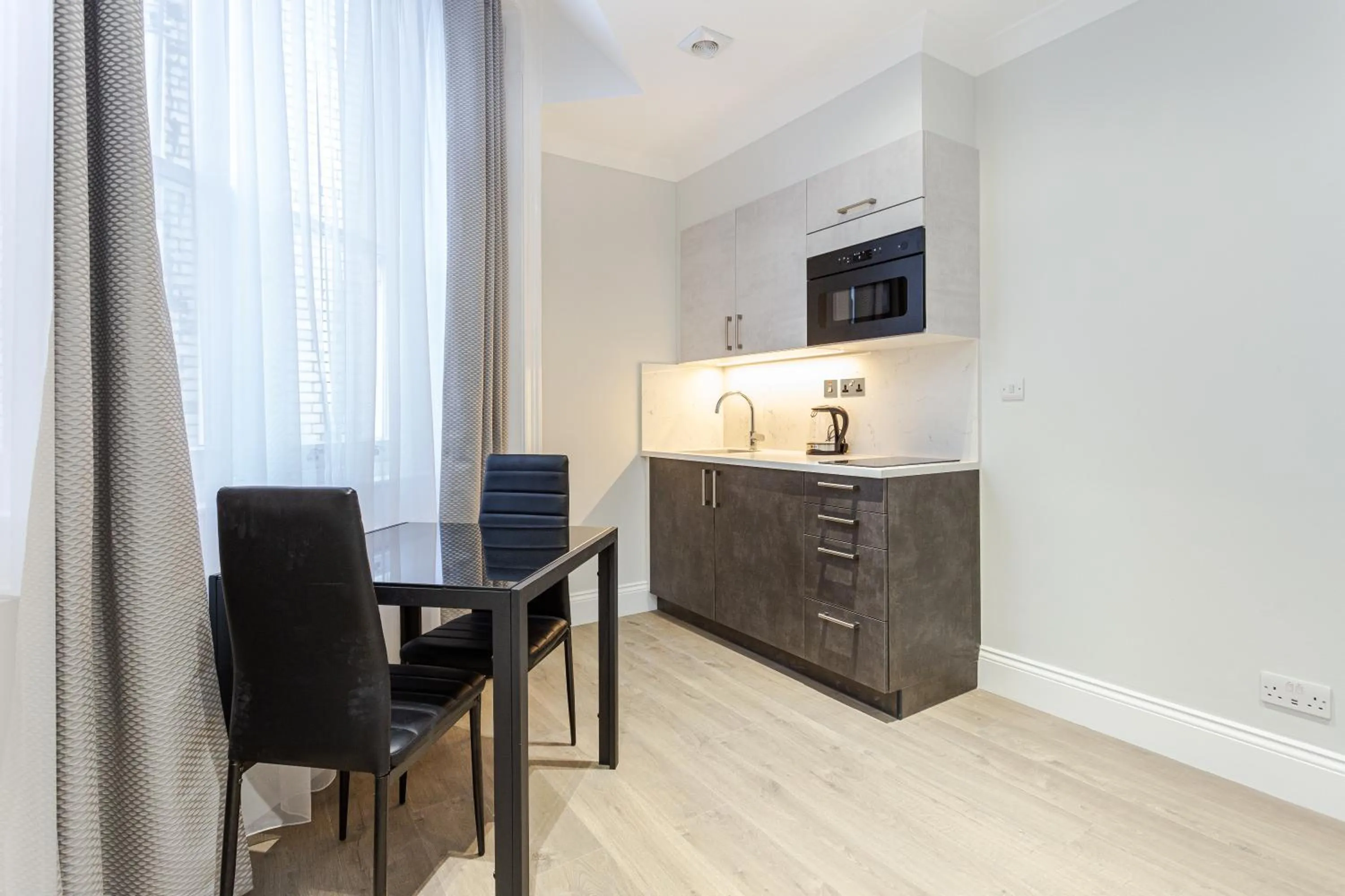 Dining area in Cleveland Residences Kensington