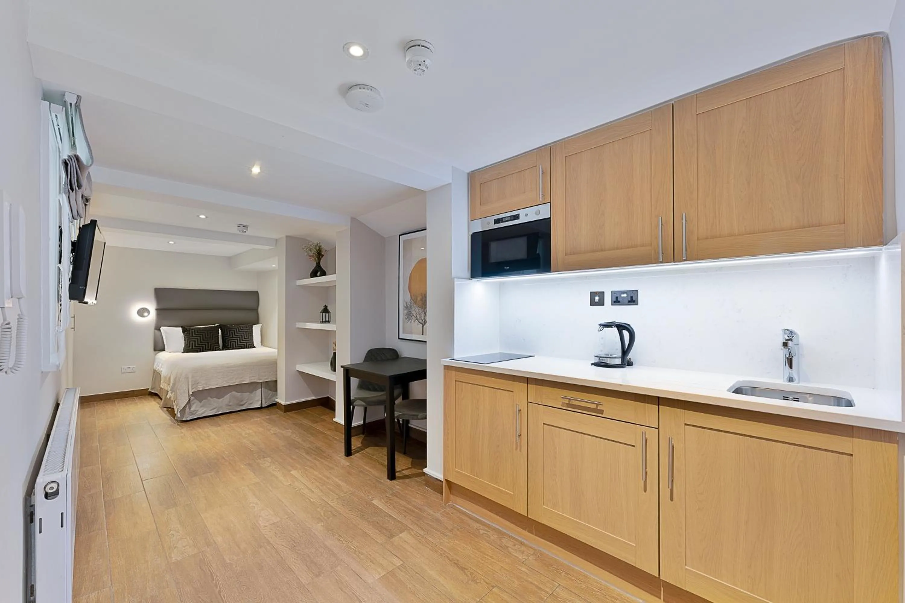 kitchen, Bed in Cleveland Residences Kensington