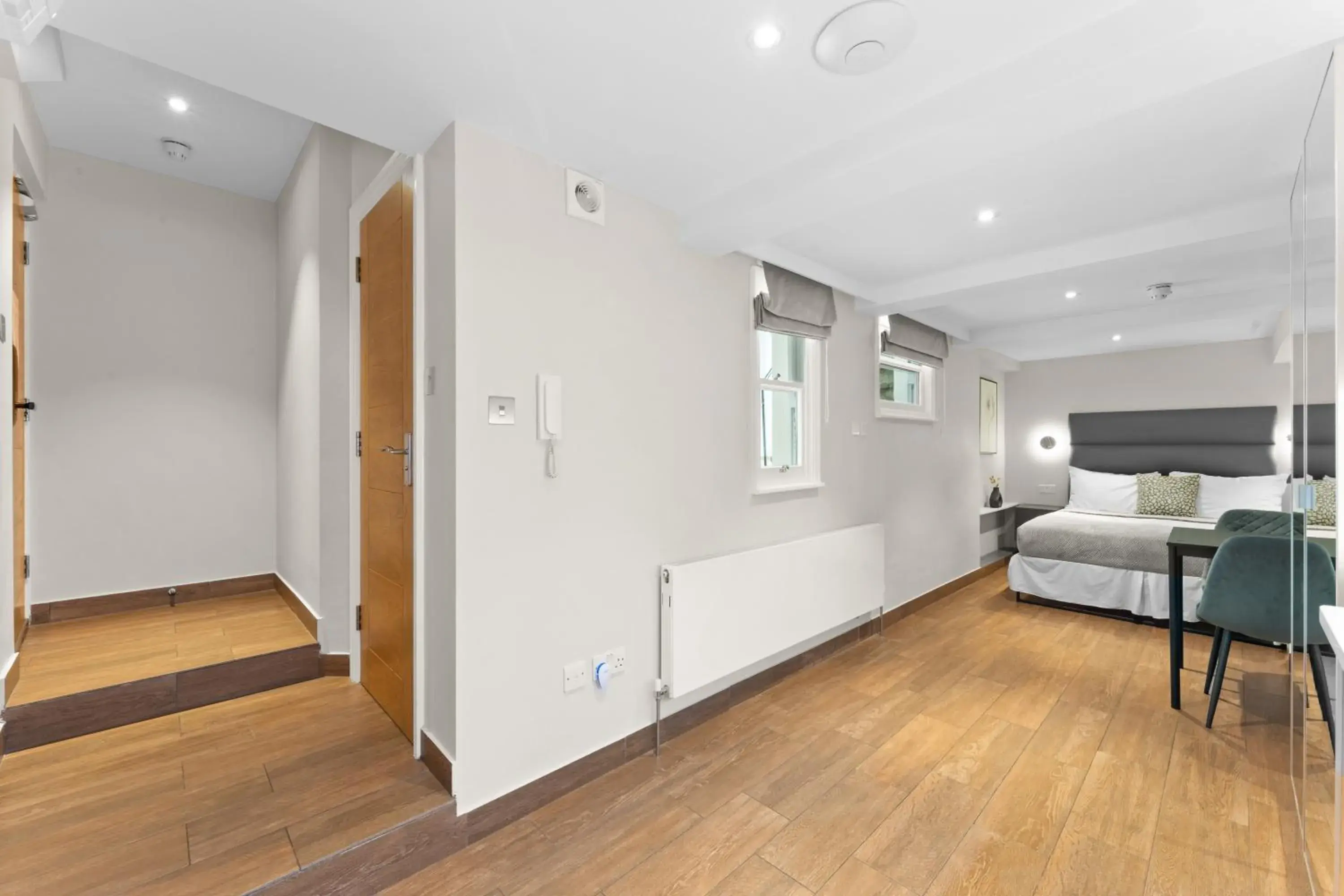 Photo of the whole room, Bed in Cleveland Residences Kensington Photo of the whole room, Bed in Cleveland Residences Kensington