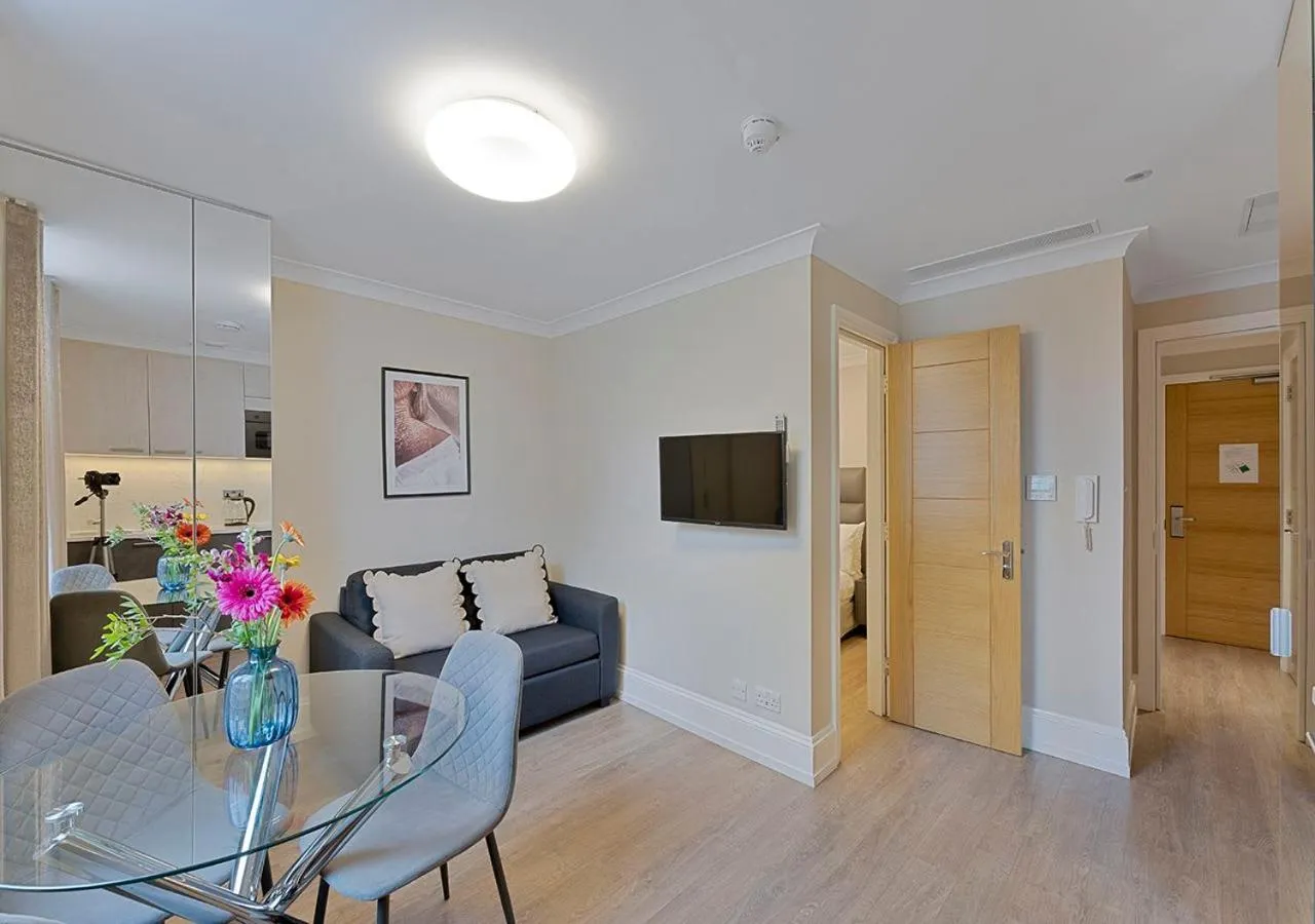 Living room in Cleveland Residences Kensington