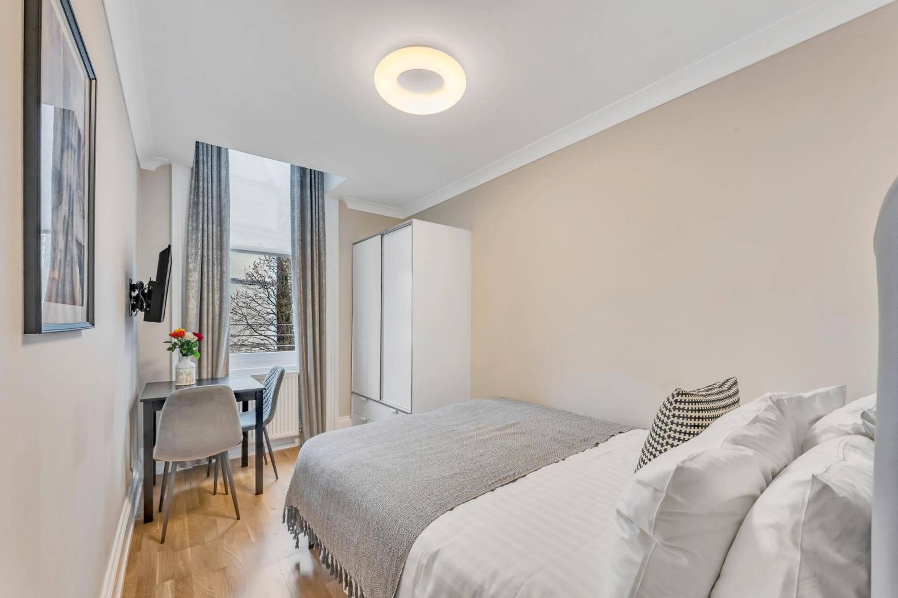 Bedroom, Bed in Cleveland Residences Kensington