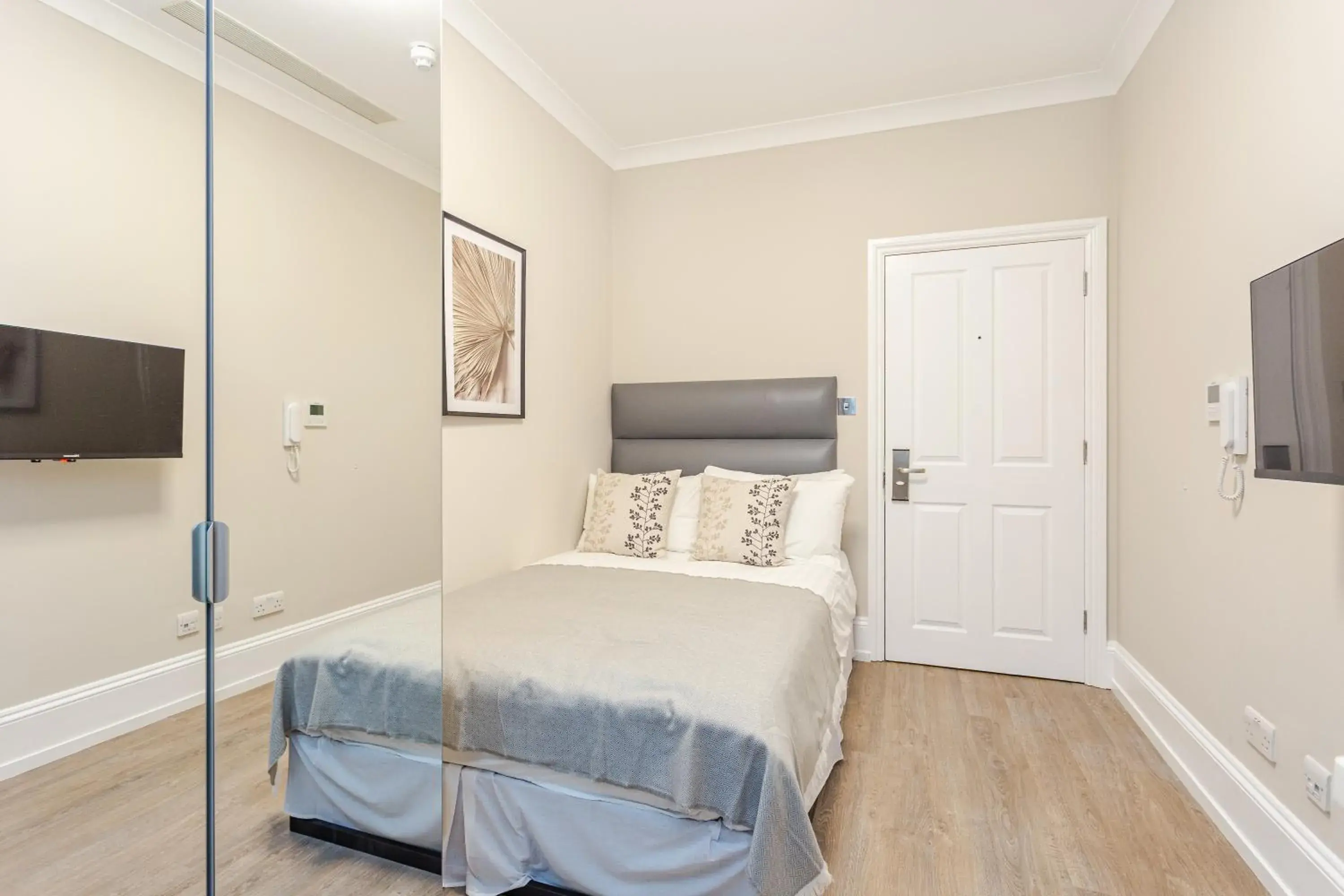 Bedroom, Bed in Cleveland Residences Kensington Bedroom, Bed in Cleveland Residences Kensington