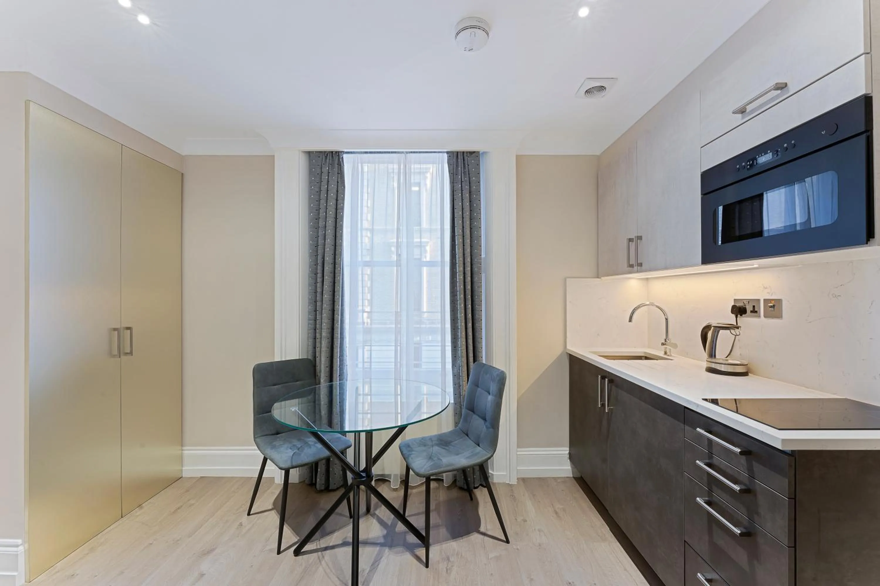 Property building in Cleveland Residences Kensington