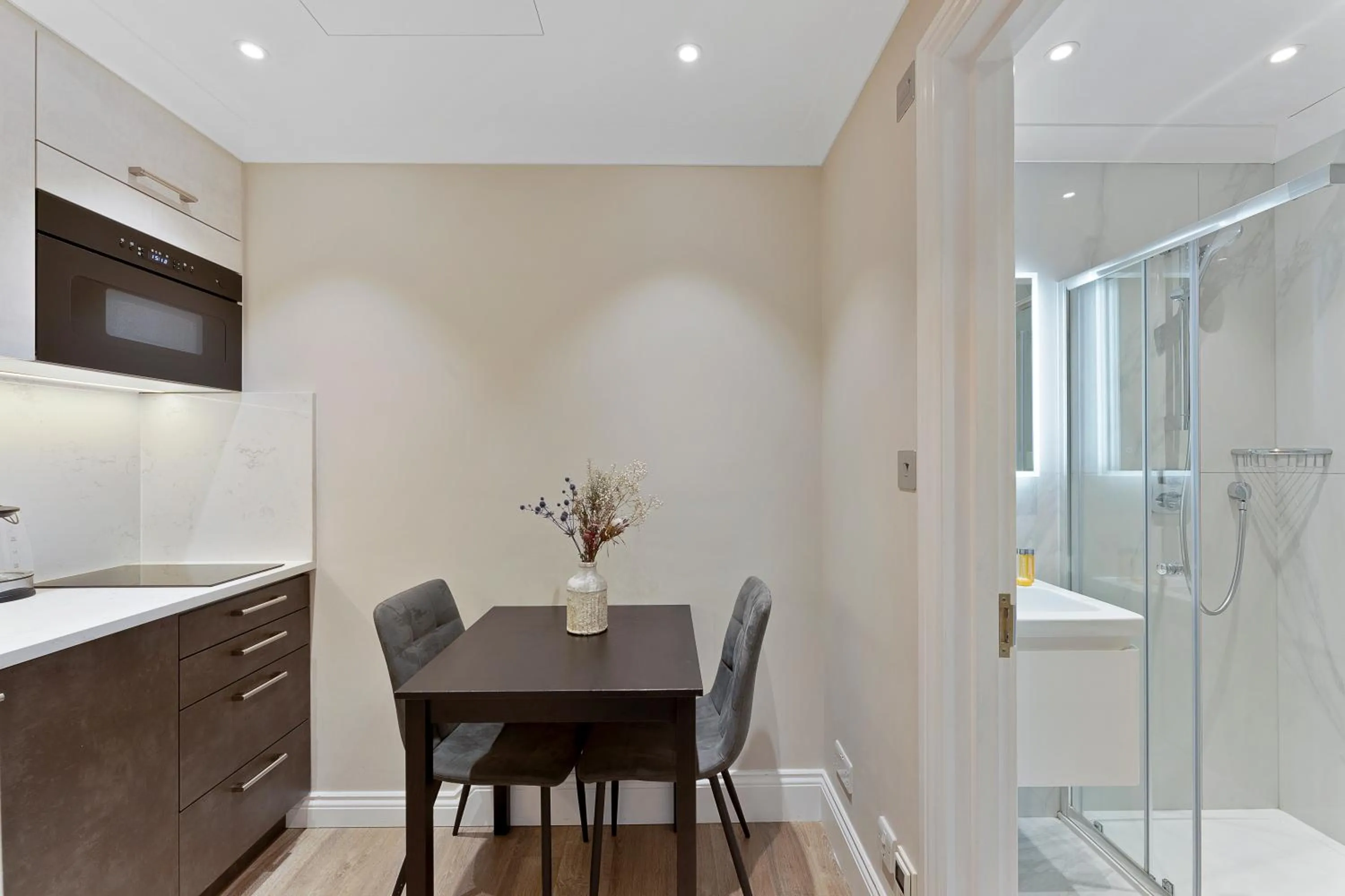 Photo of the whole room in Cleveland Residences Kensington