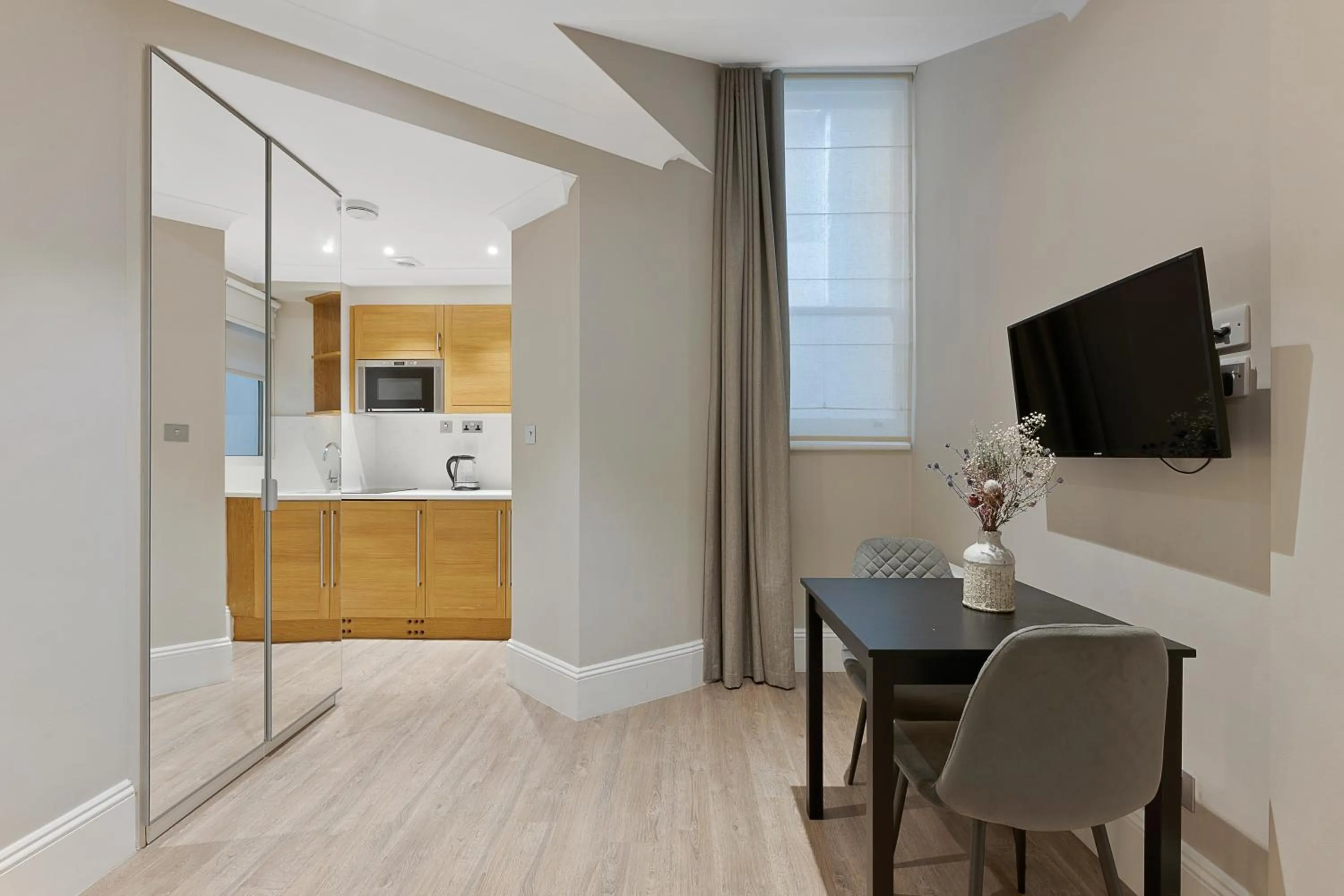 Dining area in Cleveland Residences Kensington