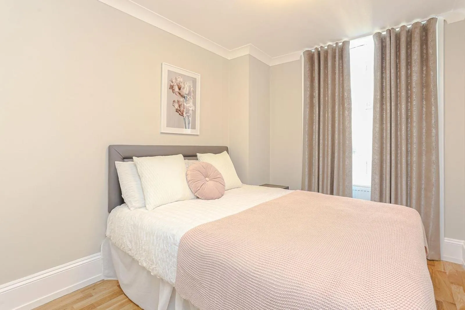 Bedroom, Bed in Cleveland Residences Kensington