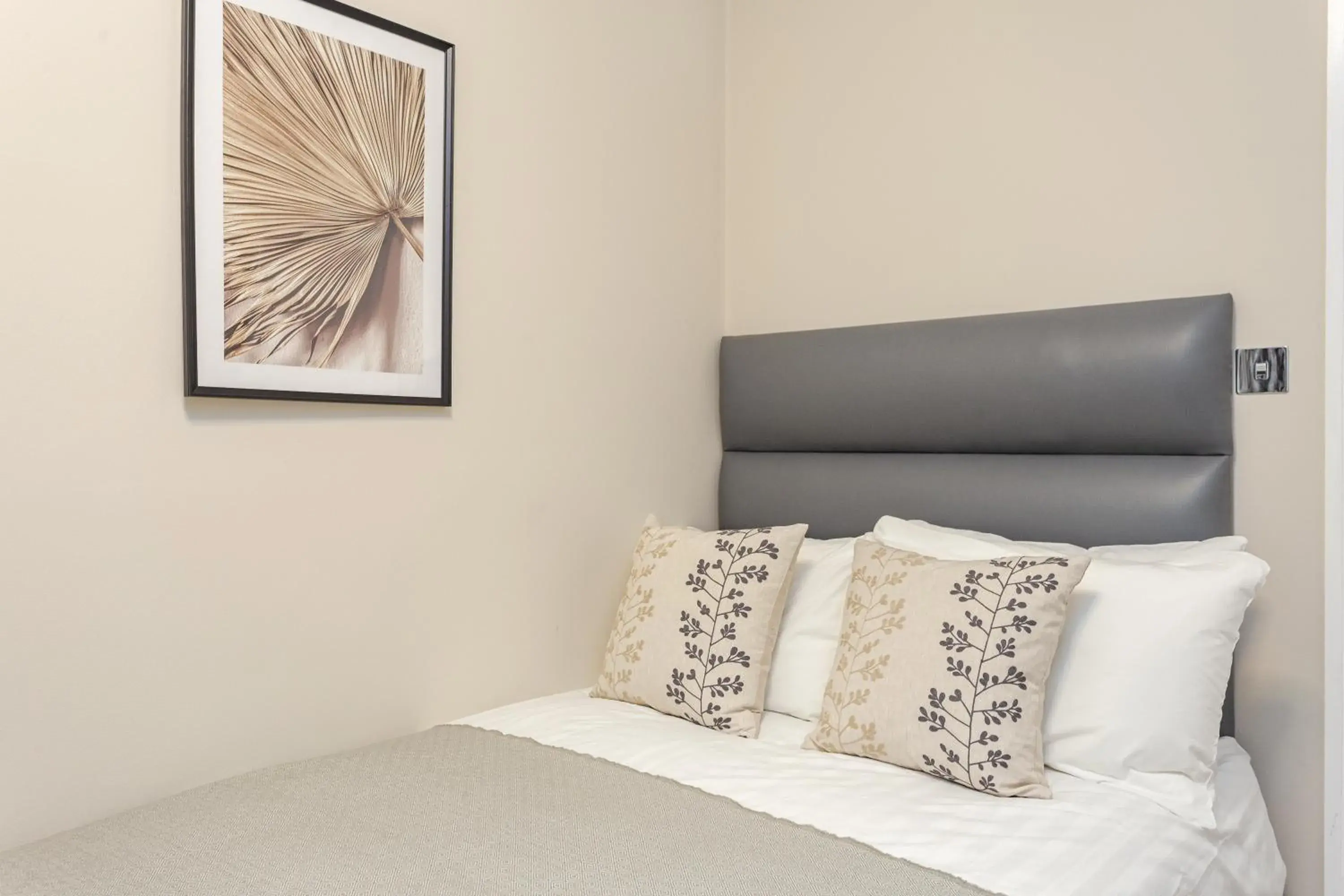 Bedroom, Bed in Cleveland Residences Kensington Bedroom, Bed in Cleveland Residences Kensington