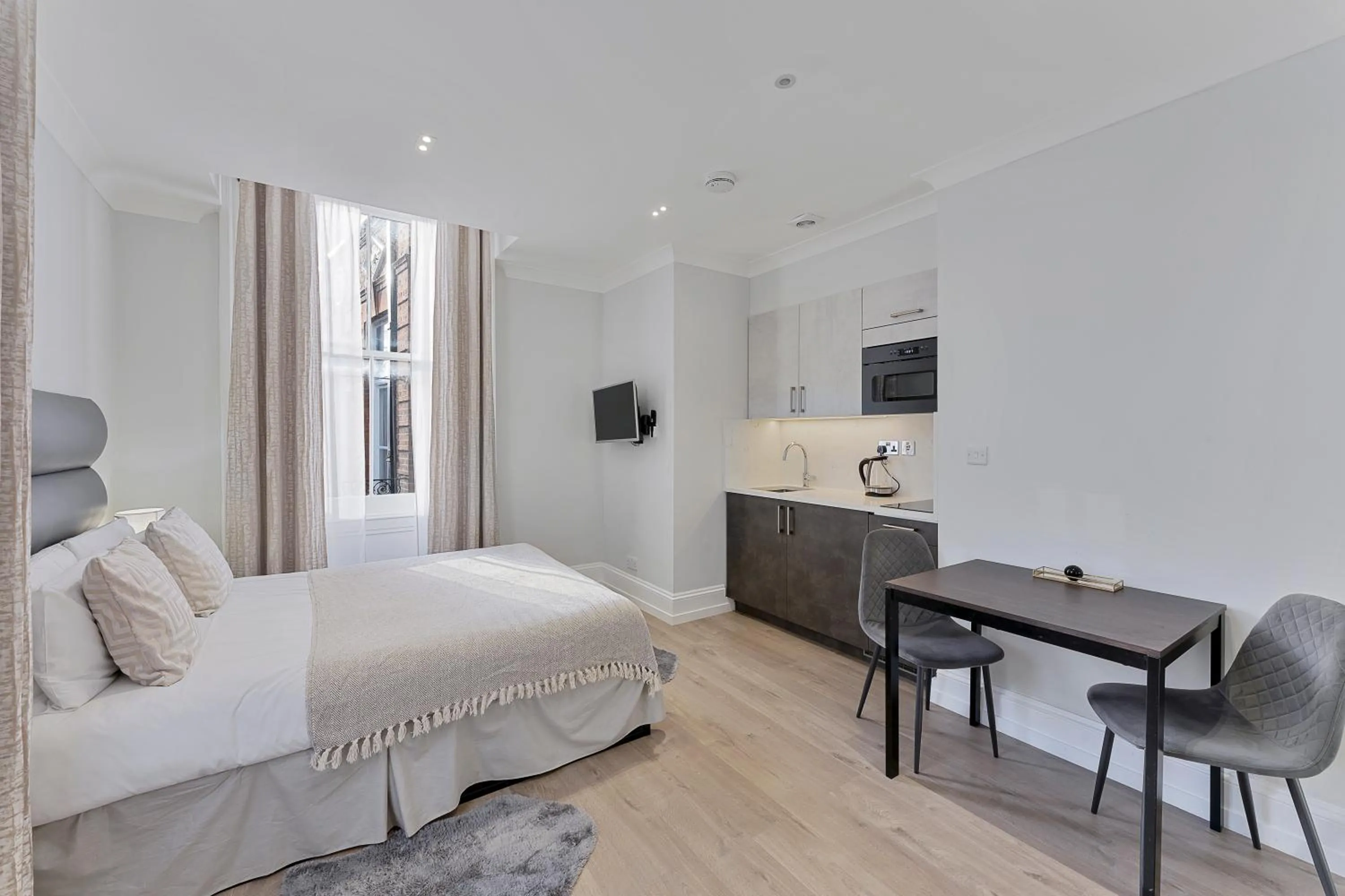 Bedroom, Bed in Cleveland Residences Kensington