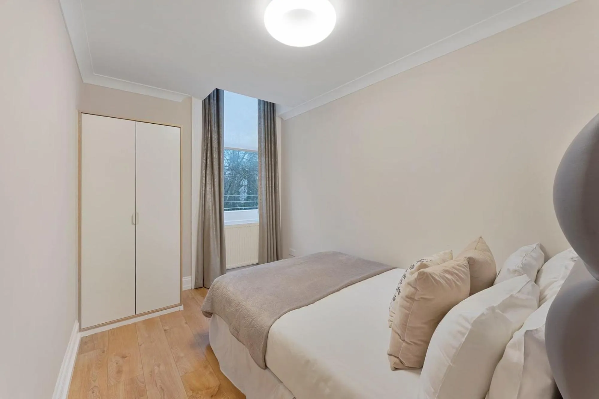 Bedroom, Bed in Cleveland Residences Kensington