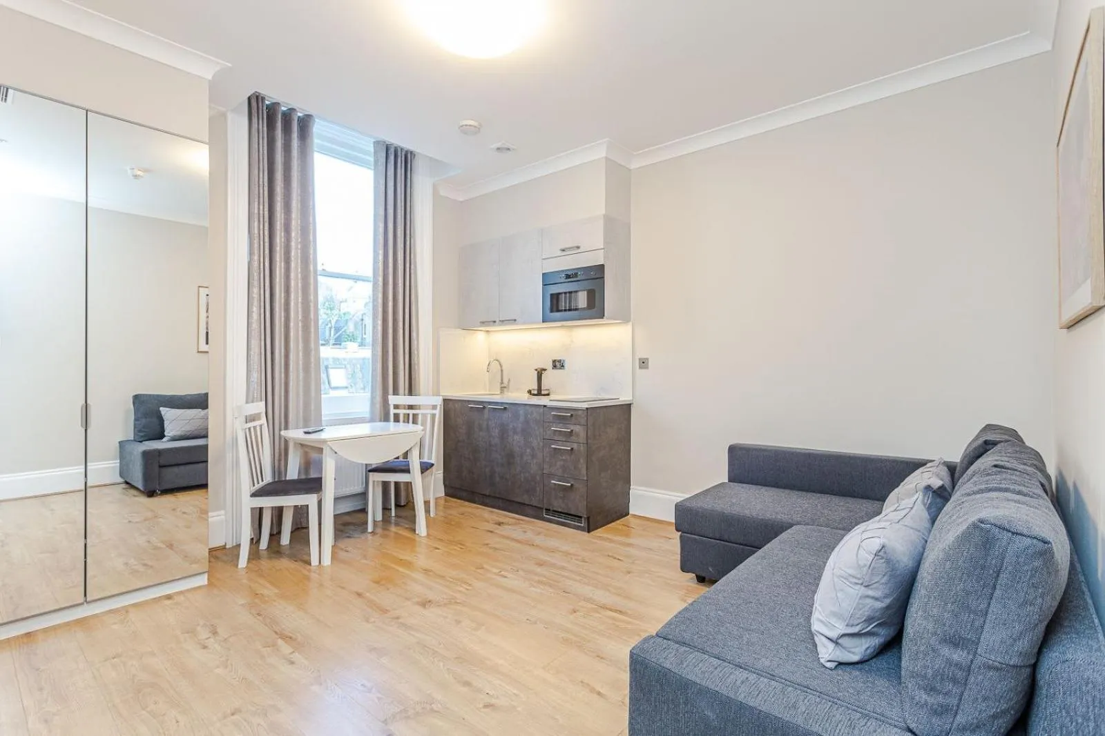 Living room in Cleveland Residences Kensington