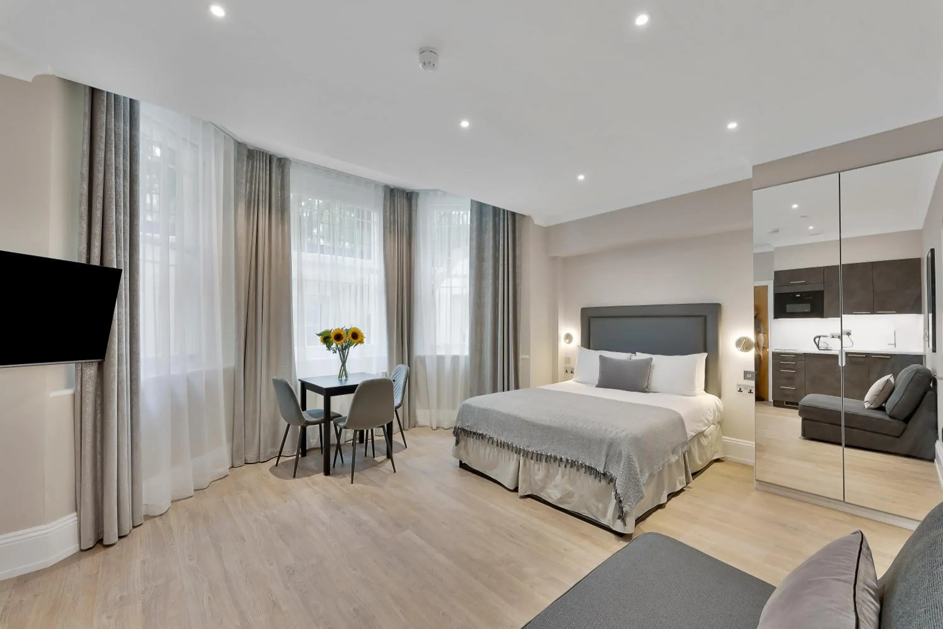 Photo of the whole room, Bed in Cleveland Residences Kensington Photo of the whole room, Bed in Cleveland Residences Kensington