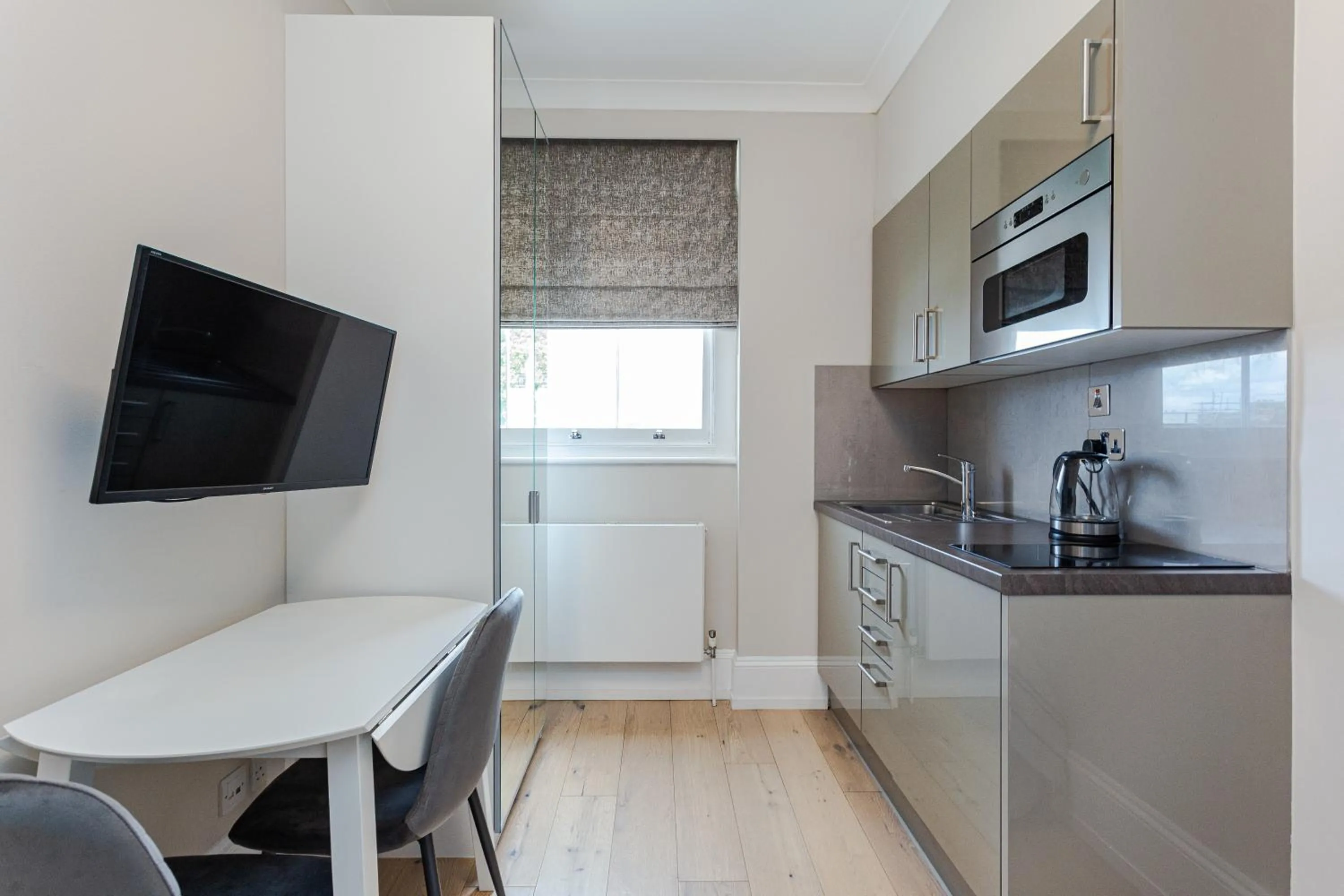 Dining area in Cleveland Residences Kensington