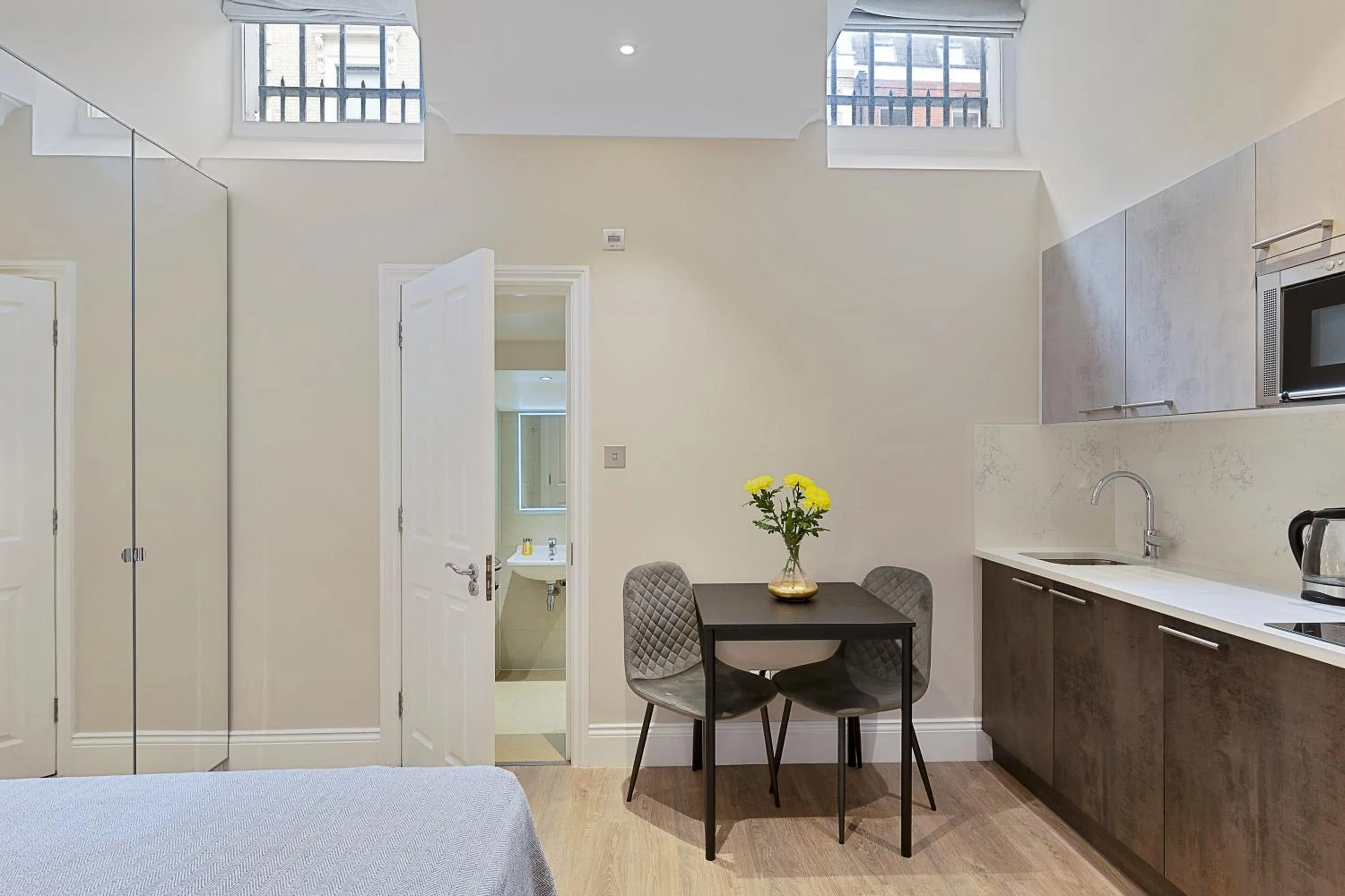 Dining area, Bed in Cleveland Residences Kensington