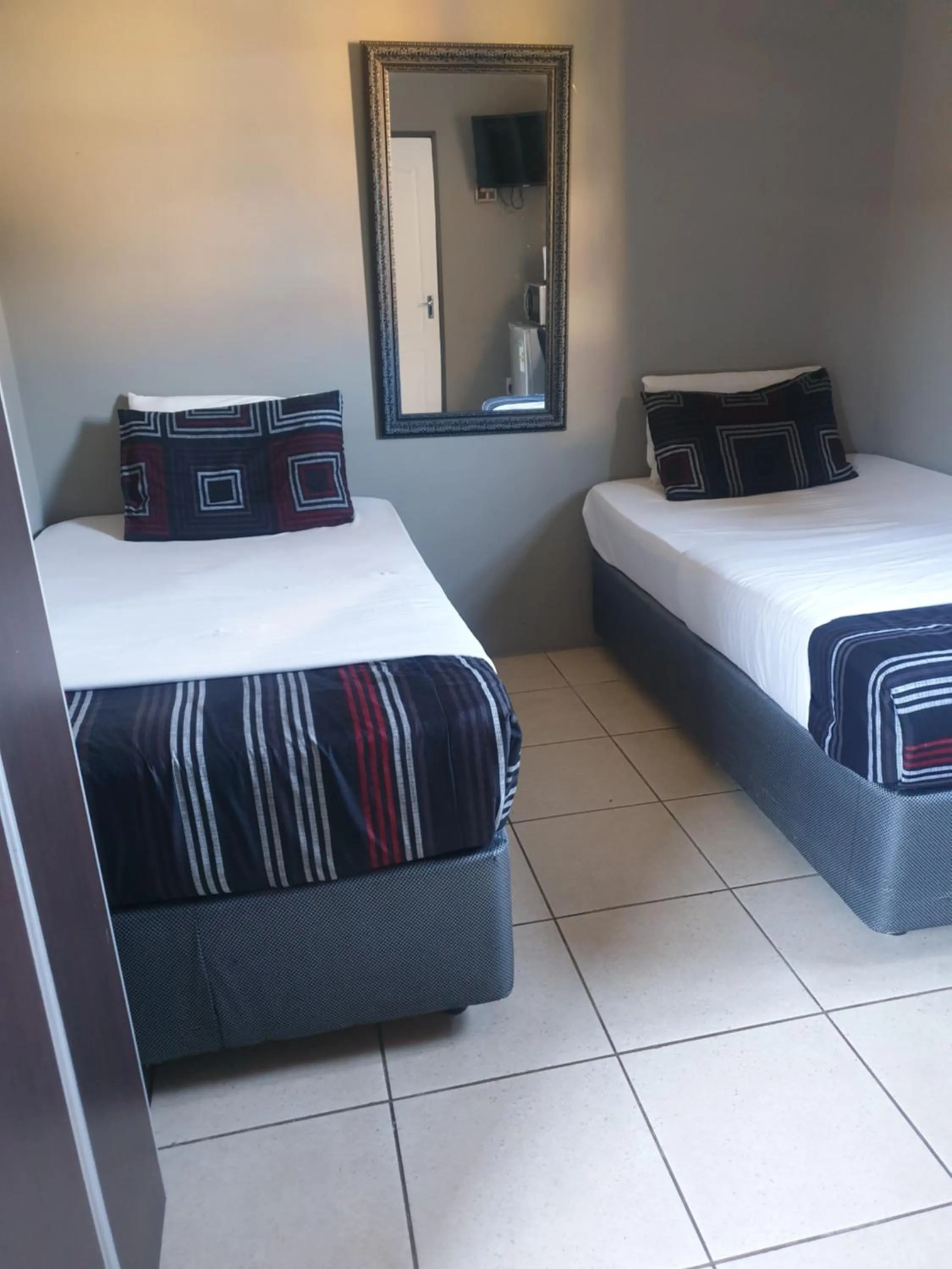Photo of the whole room, Bed in Platinum Guest lodge Germiston