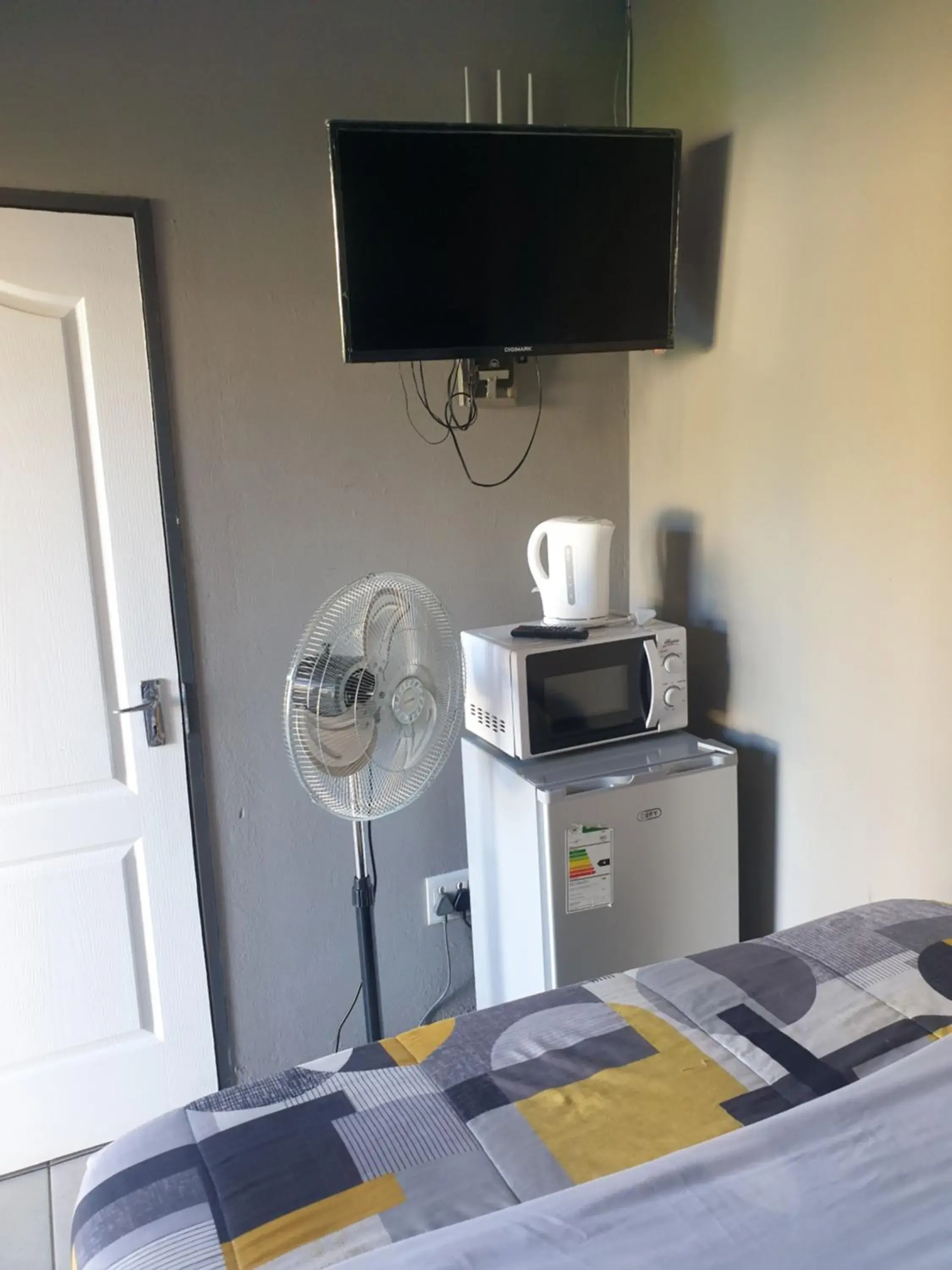 Budget Twin Room in Platinum Guest lodge Germiston Budget Twin Room in Platinum Guest lodge Germiston