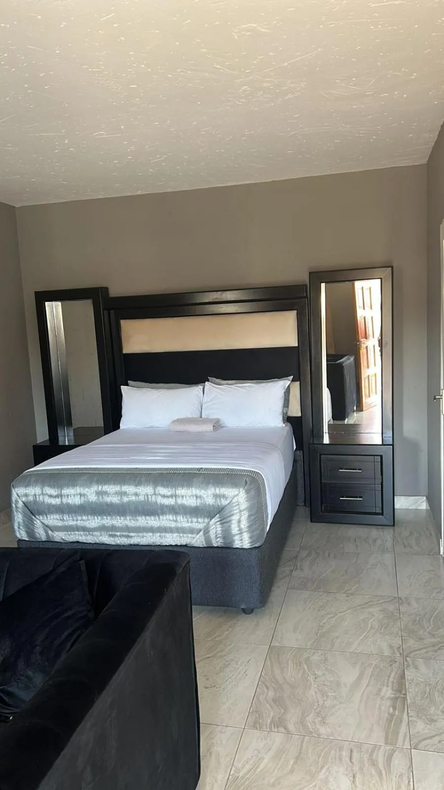 Photo of the whole room, Bed in Platinum Guest lodge Germiston