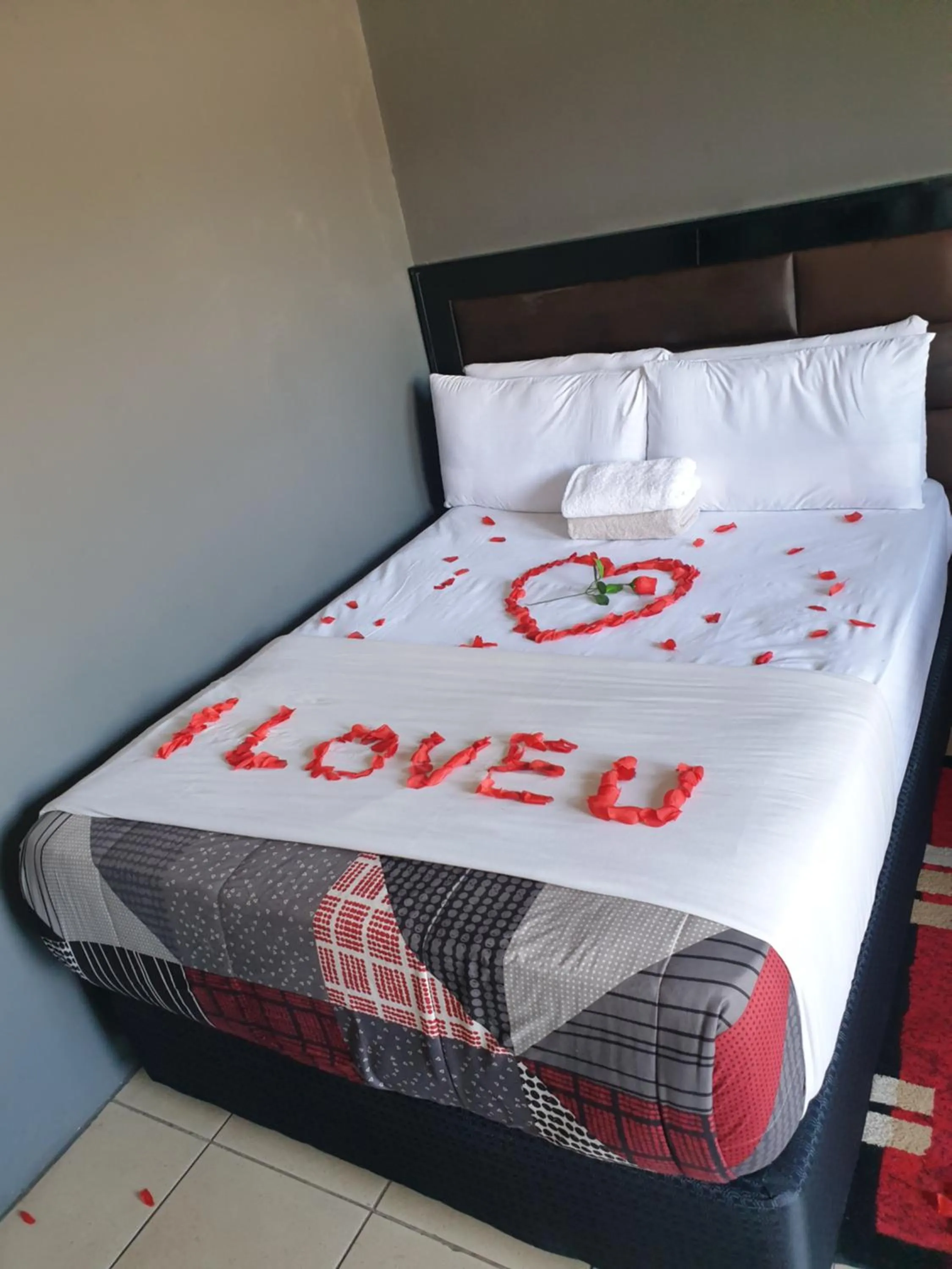 Bed in Platinum Guest lodge Germiston