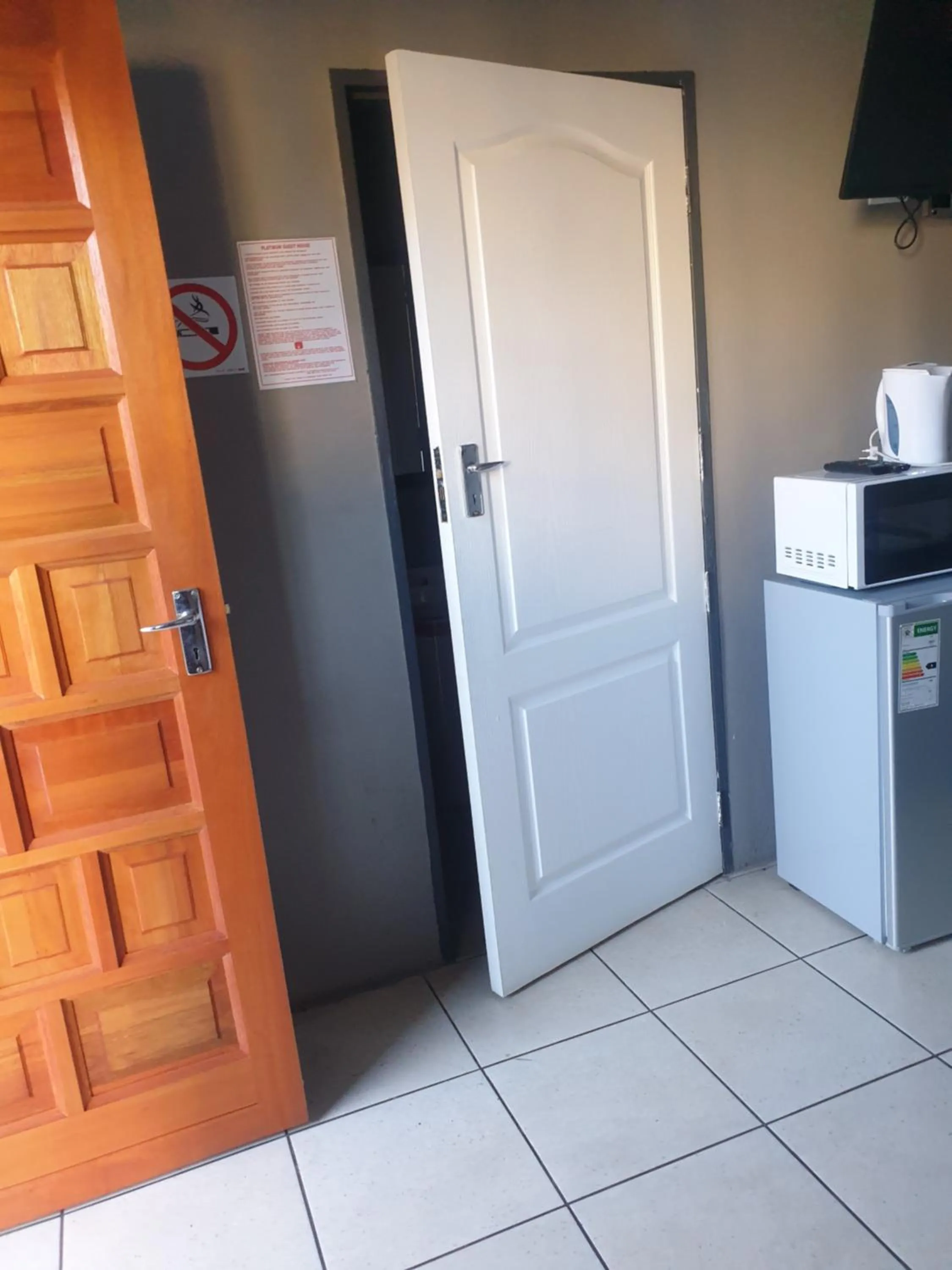 Kitchen or kitchenette in Platinum Guest lodge Germiston