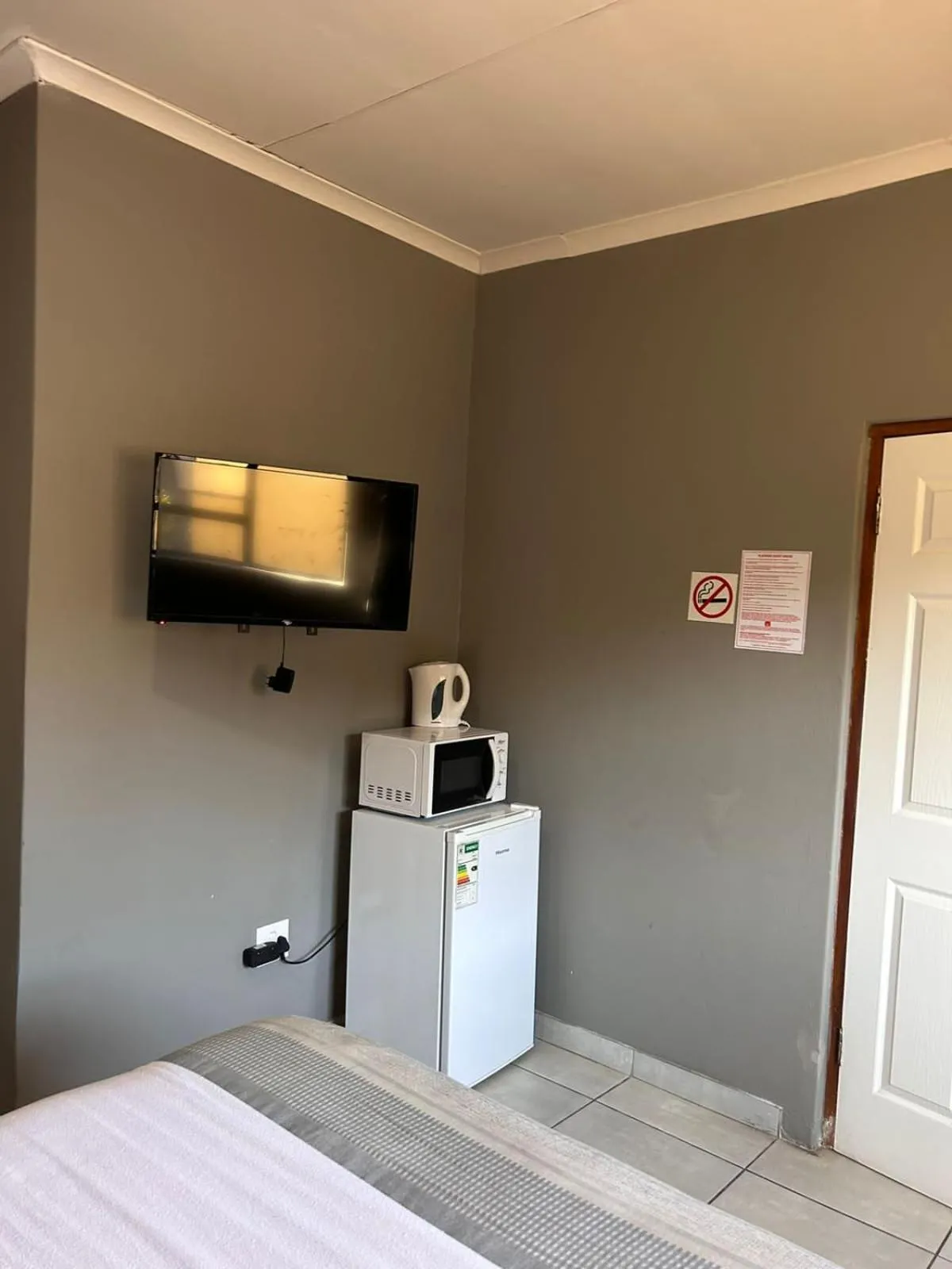 oven, Bed in Platinum Guest lodge Germiston
