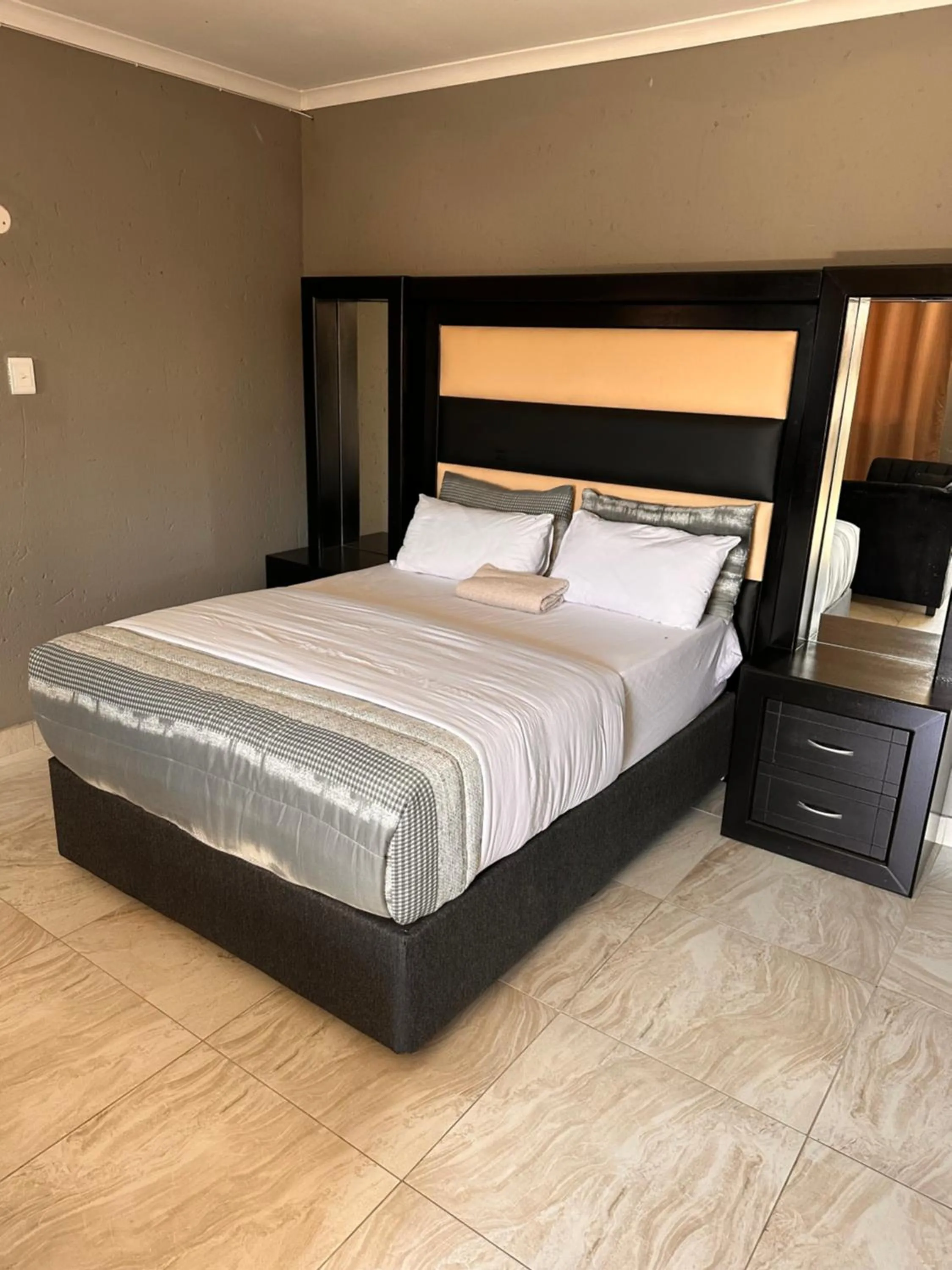 Bed in Platinum Guest lodge Germiston