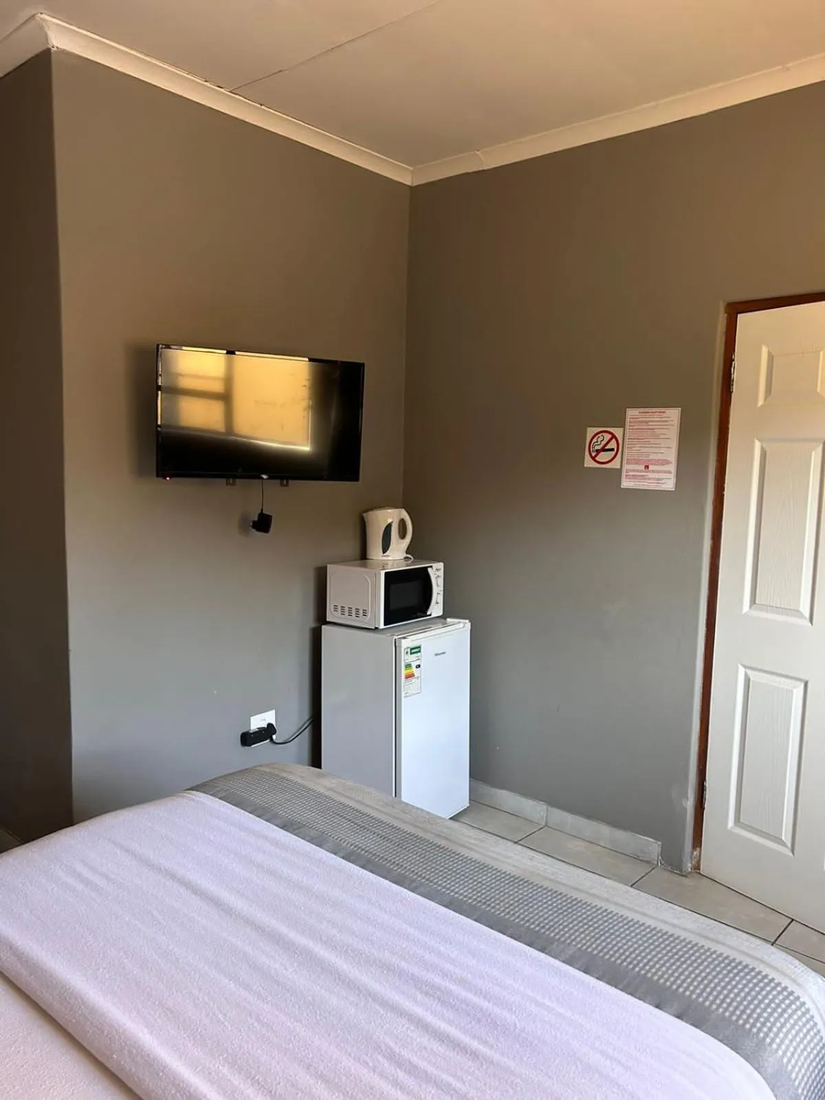 TV and multimedia, Bed in Platinum Guest lodge Germiston