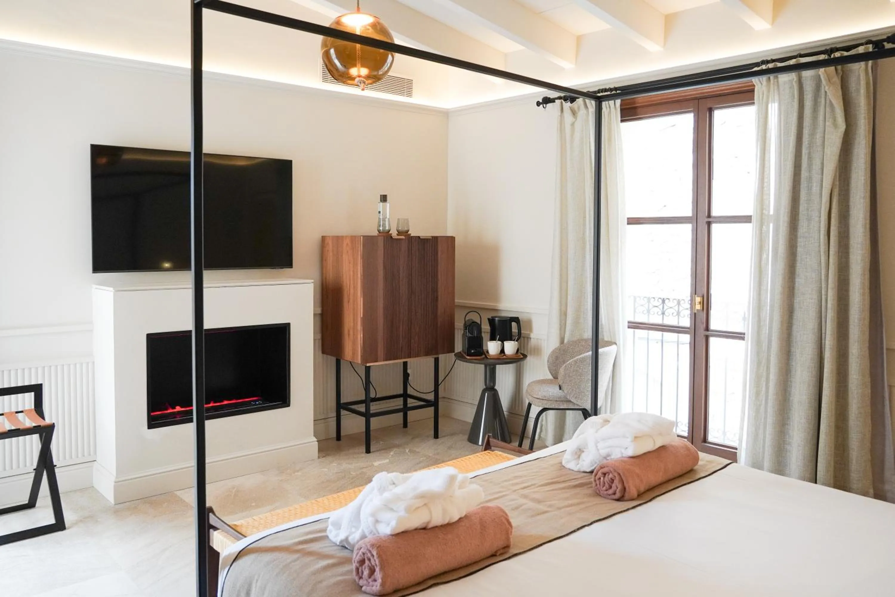 Bedroom, Bed in Juz de Yartan Art Hotel - Adults Only