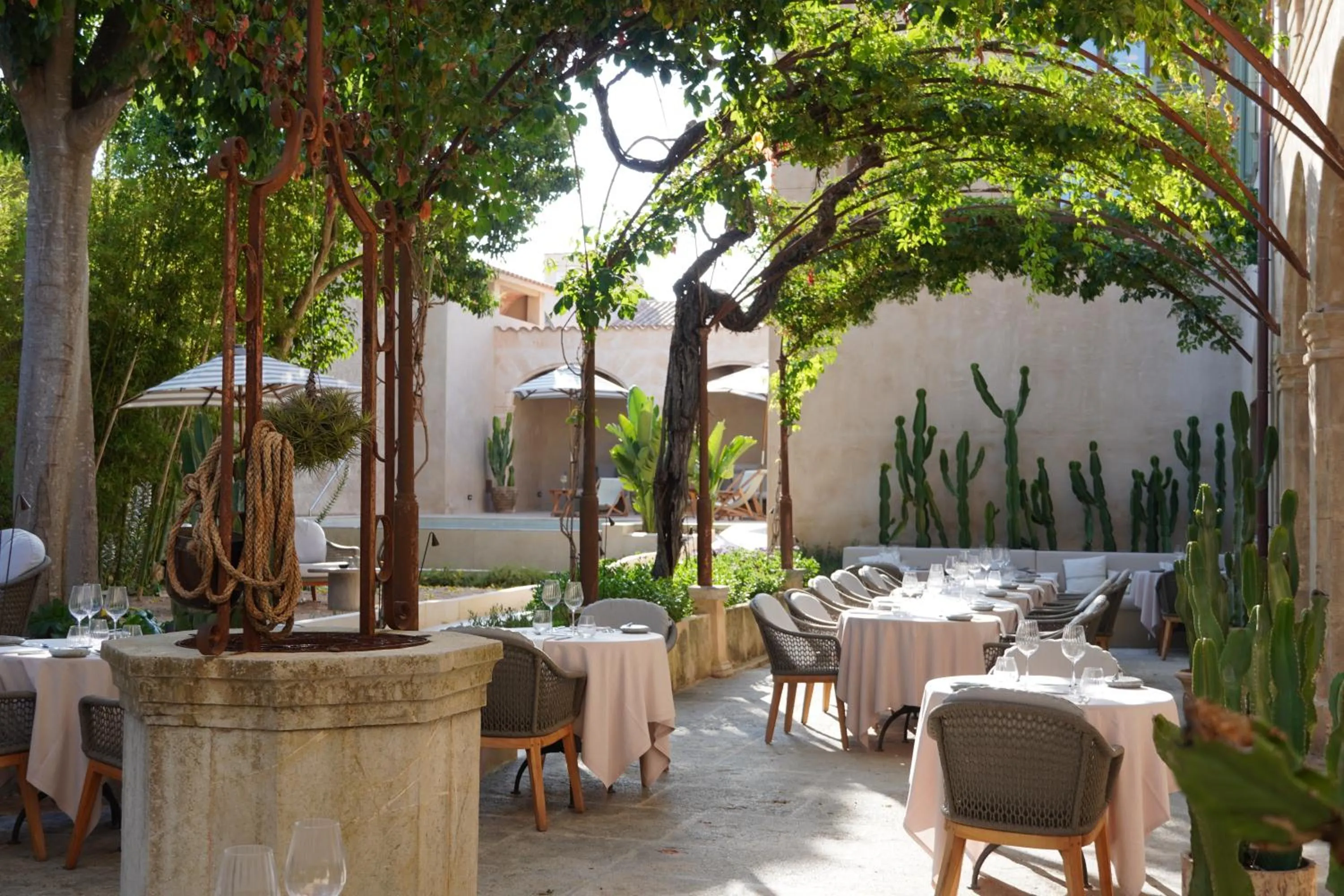 Restaurant/places to eat in Juz de Yartan Art Hotel - Adults Only