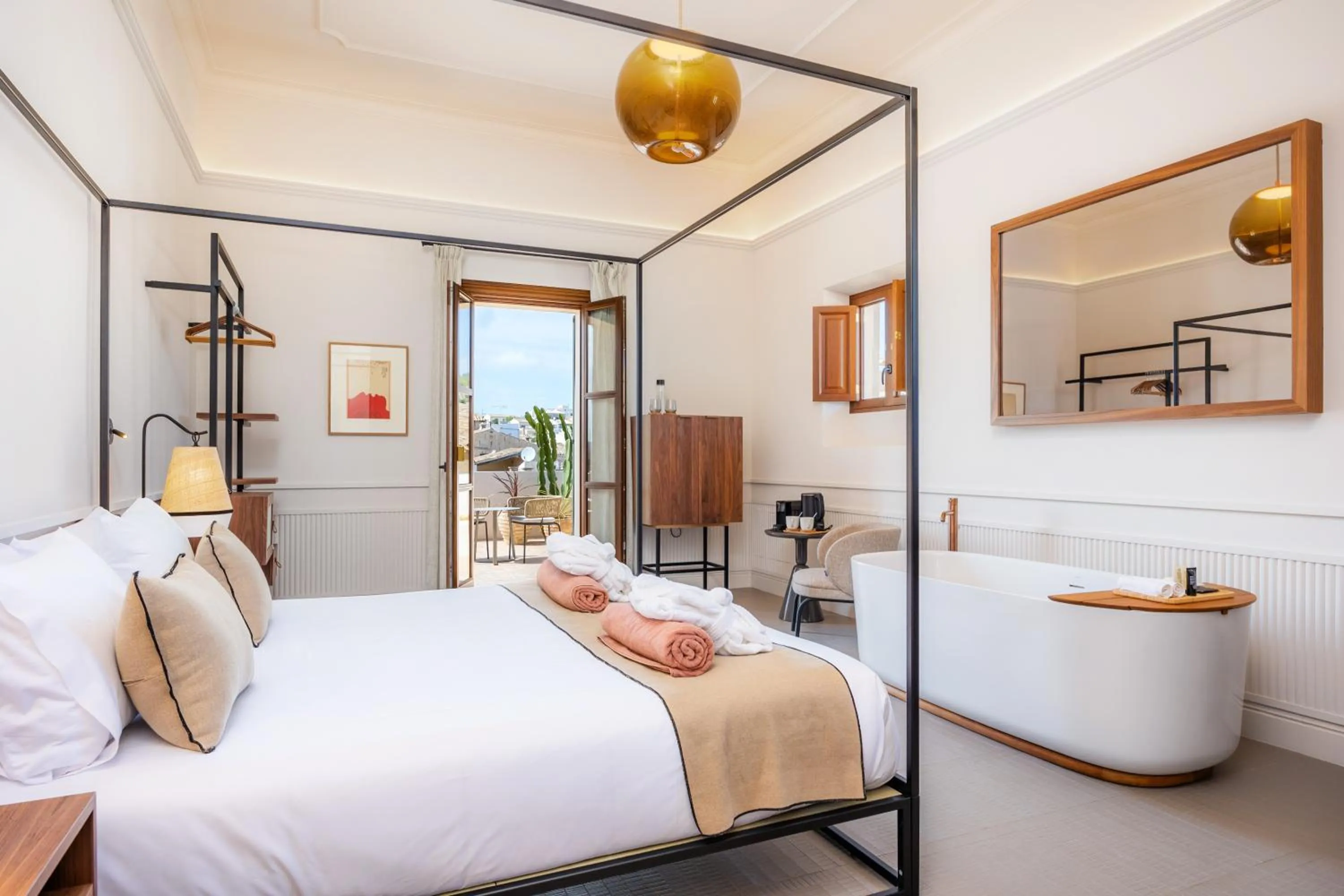 Bedroom, Bed in Juz de Yartan Art Hotel - Adults Only