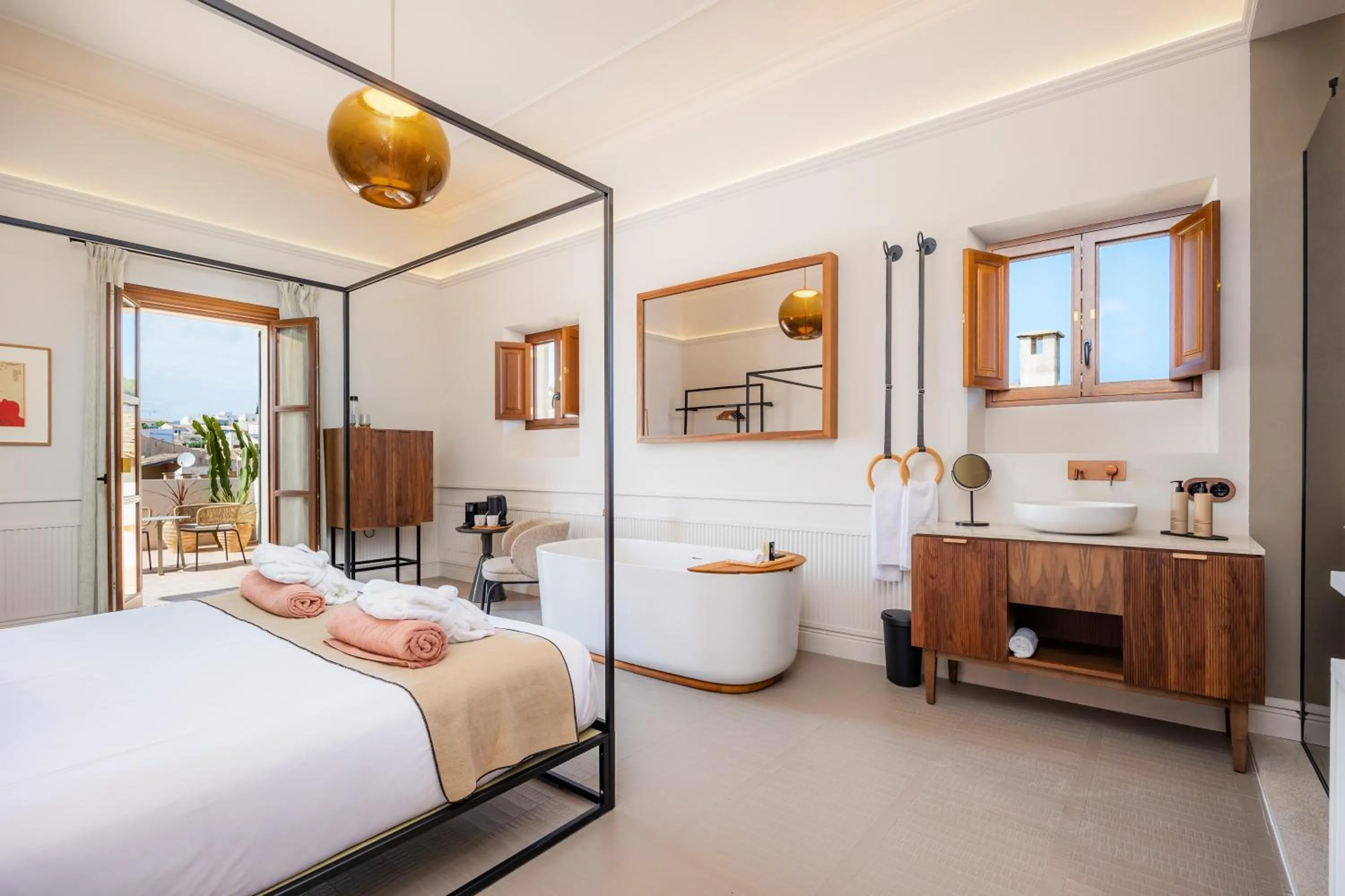 Bedroom, Bed in Juz de Yartan Art Hotel - Adults Only