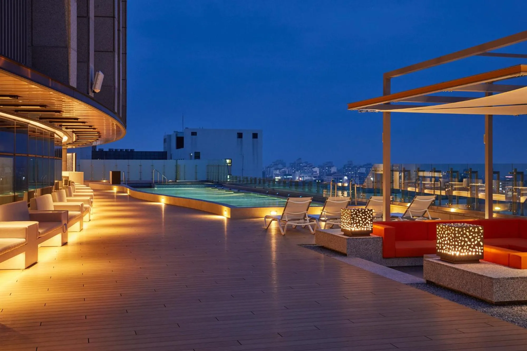 Swimming pool in LOTTE CITY HOTEL Jeju Airport