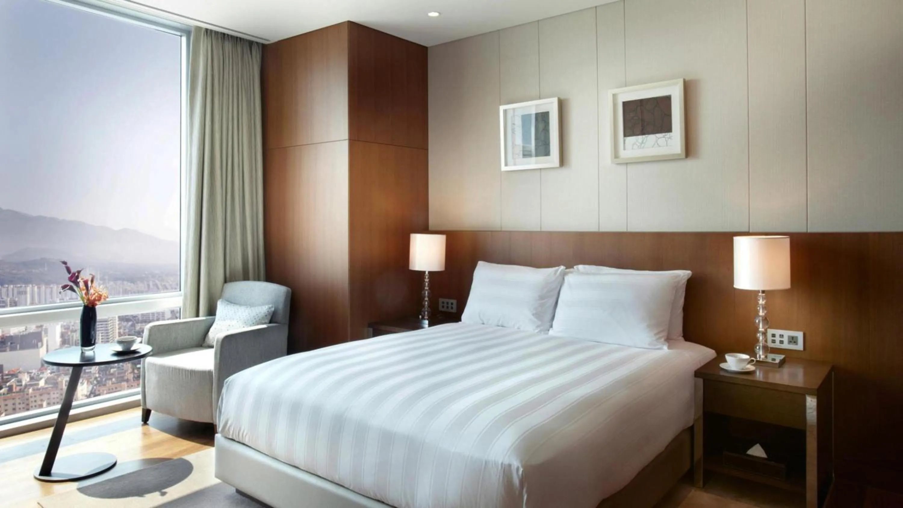 Bedroom, Bed in LOTTE CITY HOTEL Jeju Airport