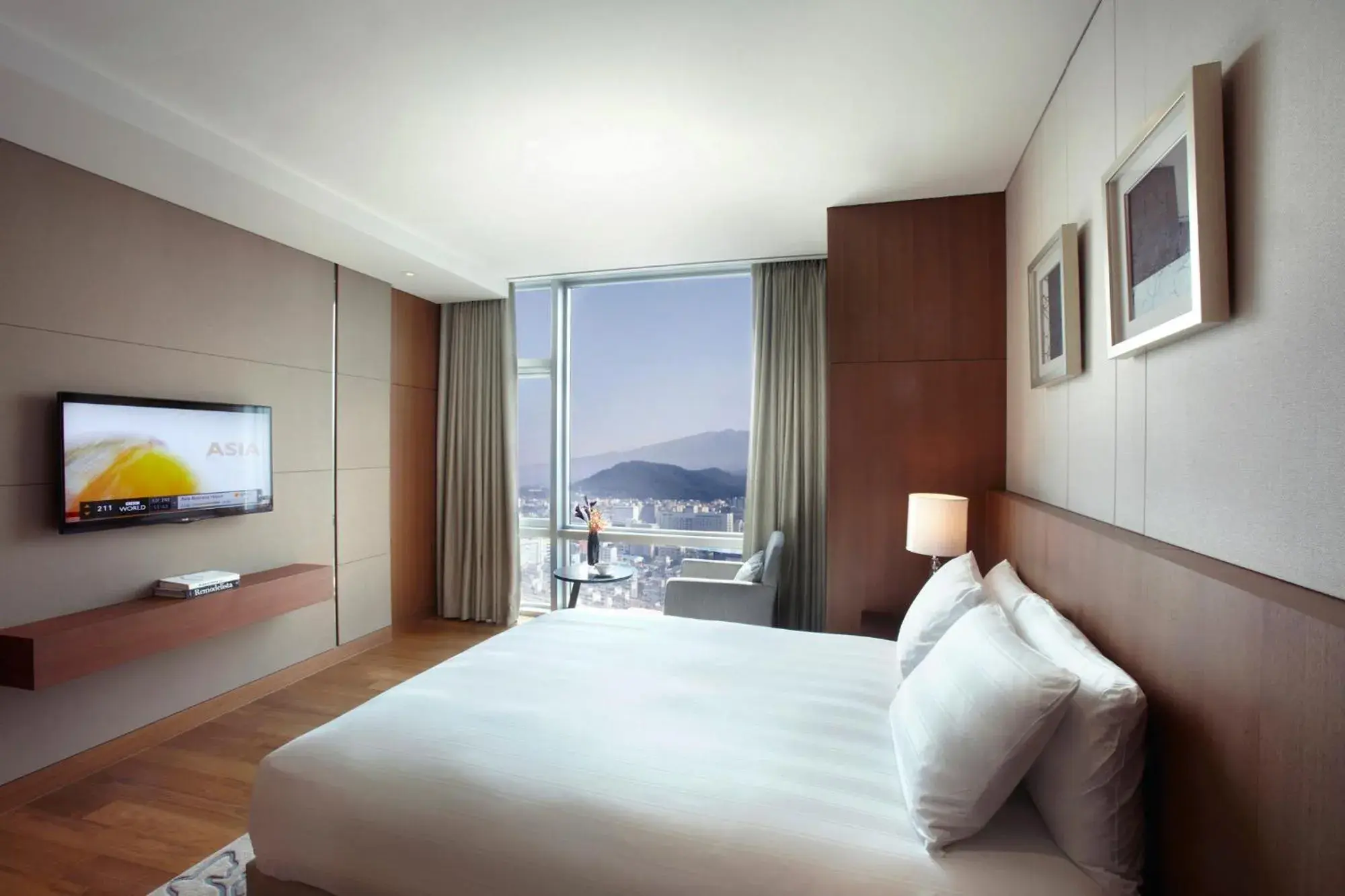 Superior Suite Double with Sea View in LOTTE CITY HOTEL Jeju Airport Superior Suite Double with Sea View in LOTTE CITY HOTEL Jeju Airport