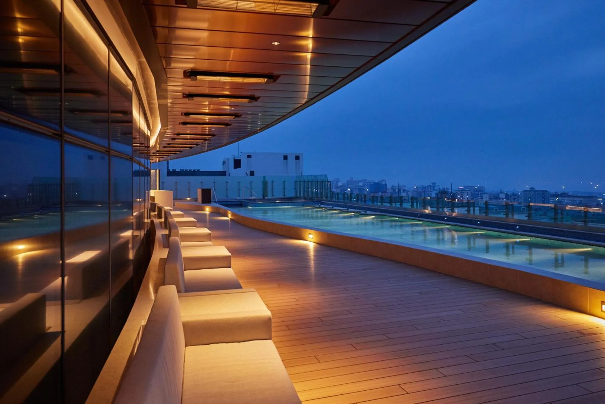Swimming pool in LOTTE CITY HOTEL Jeju Airport