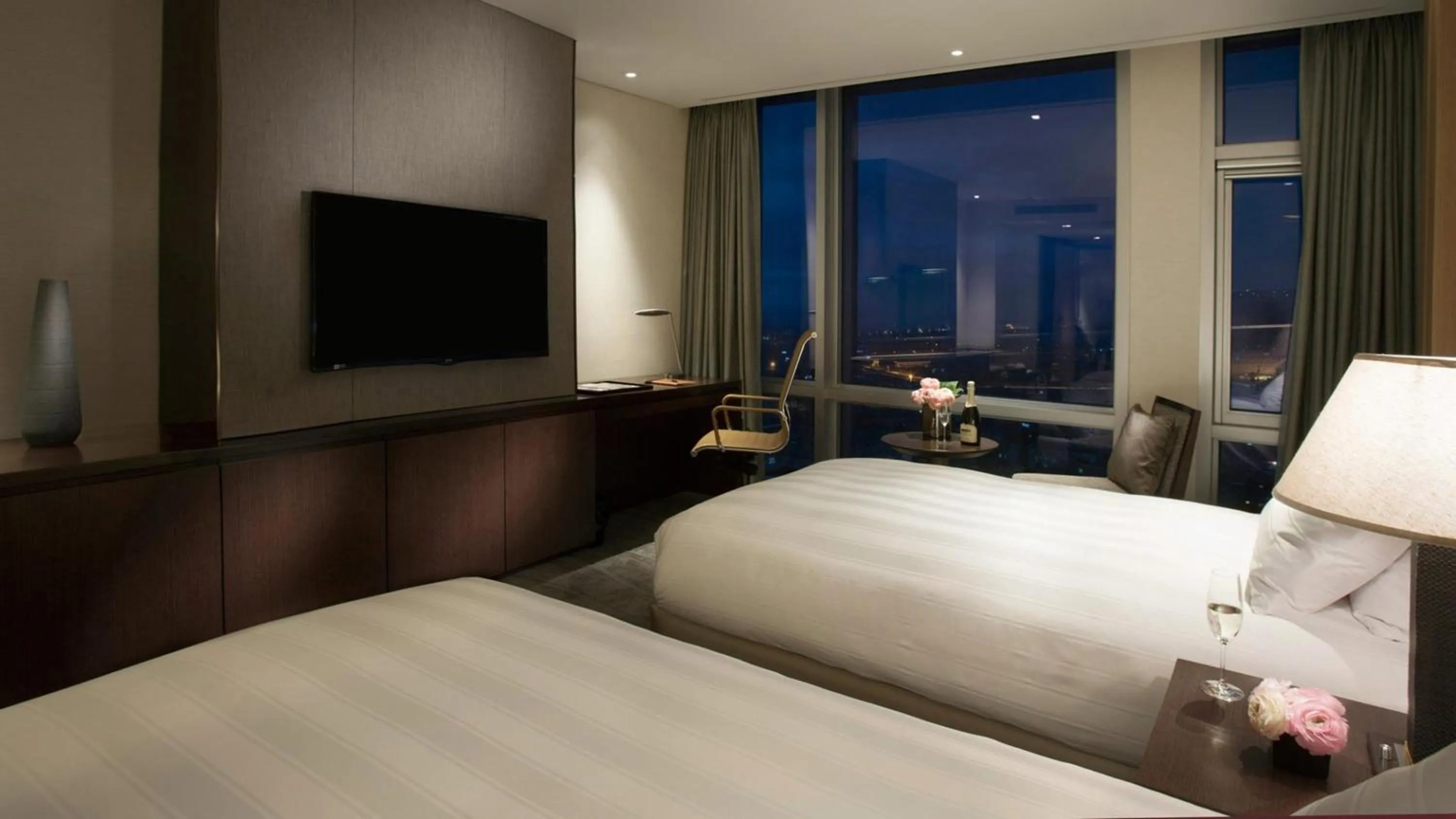 Bed in LOTTE CITY HOTEL Jeju Airport