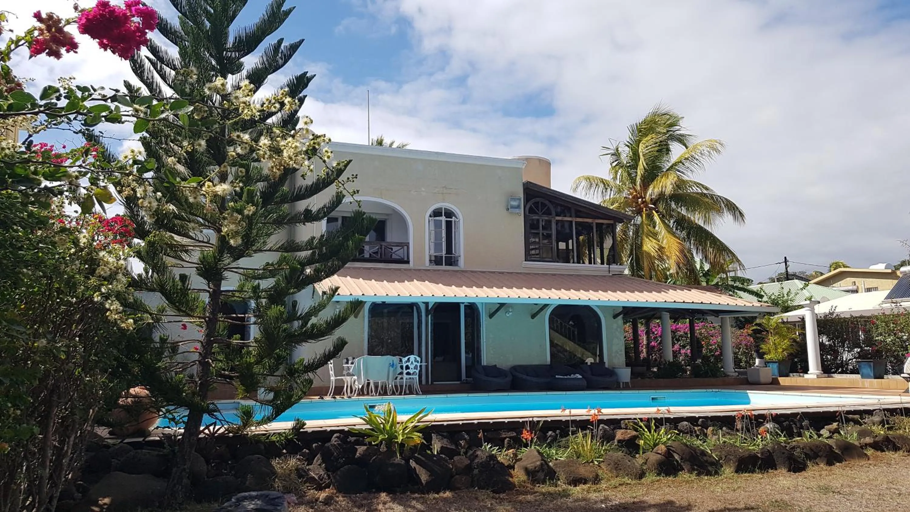 Property building in Villa Osiris