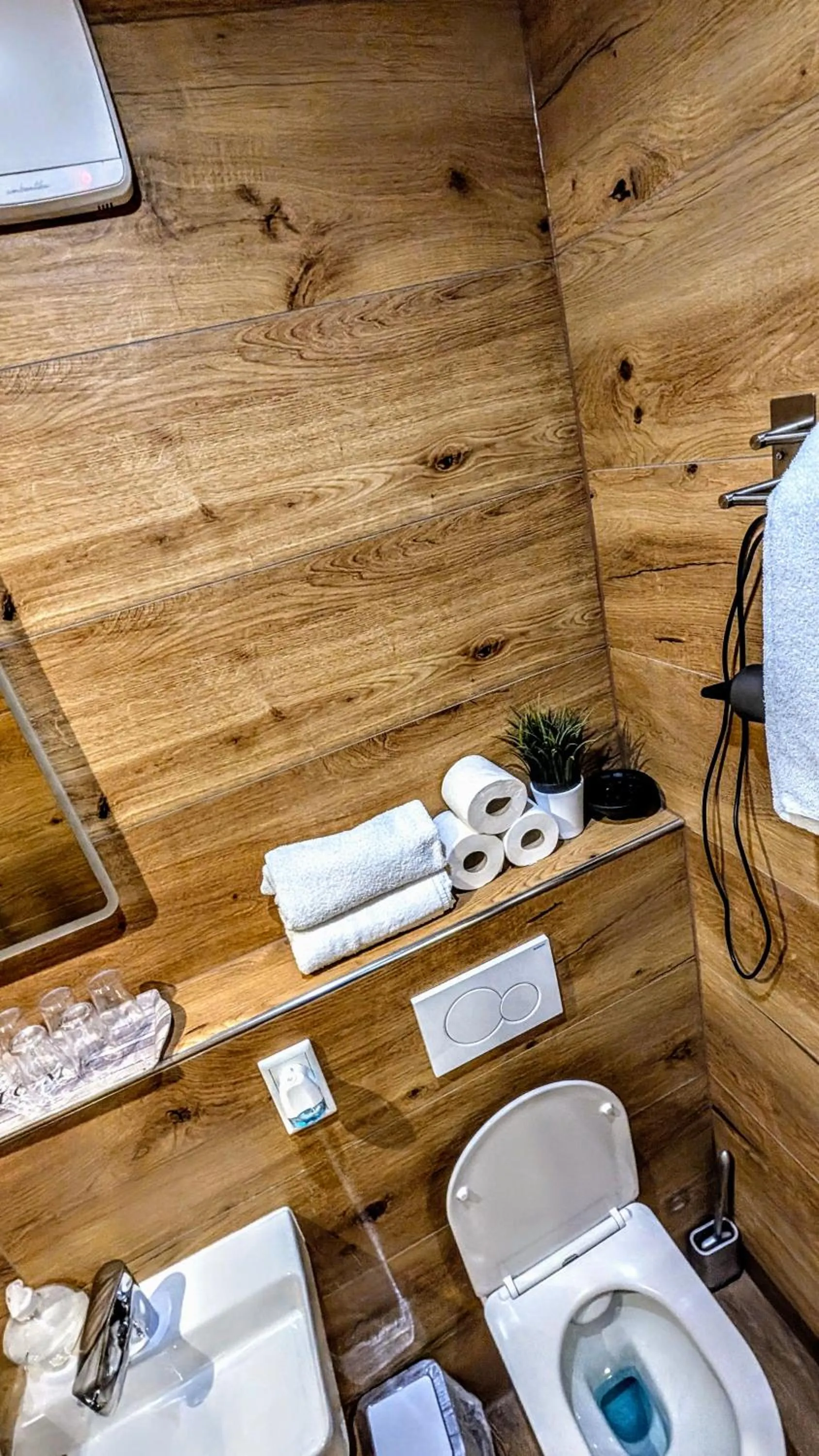 Bathroom in Hotel am Rathaus