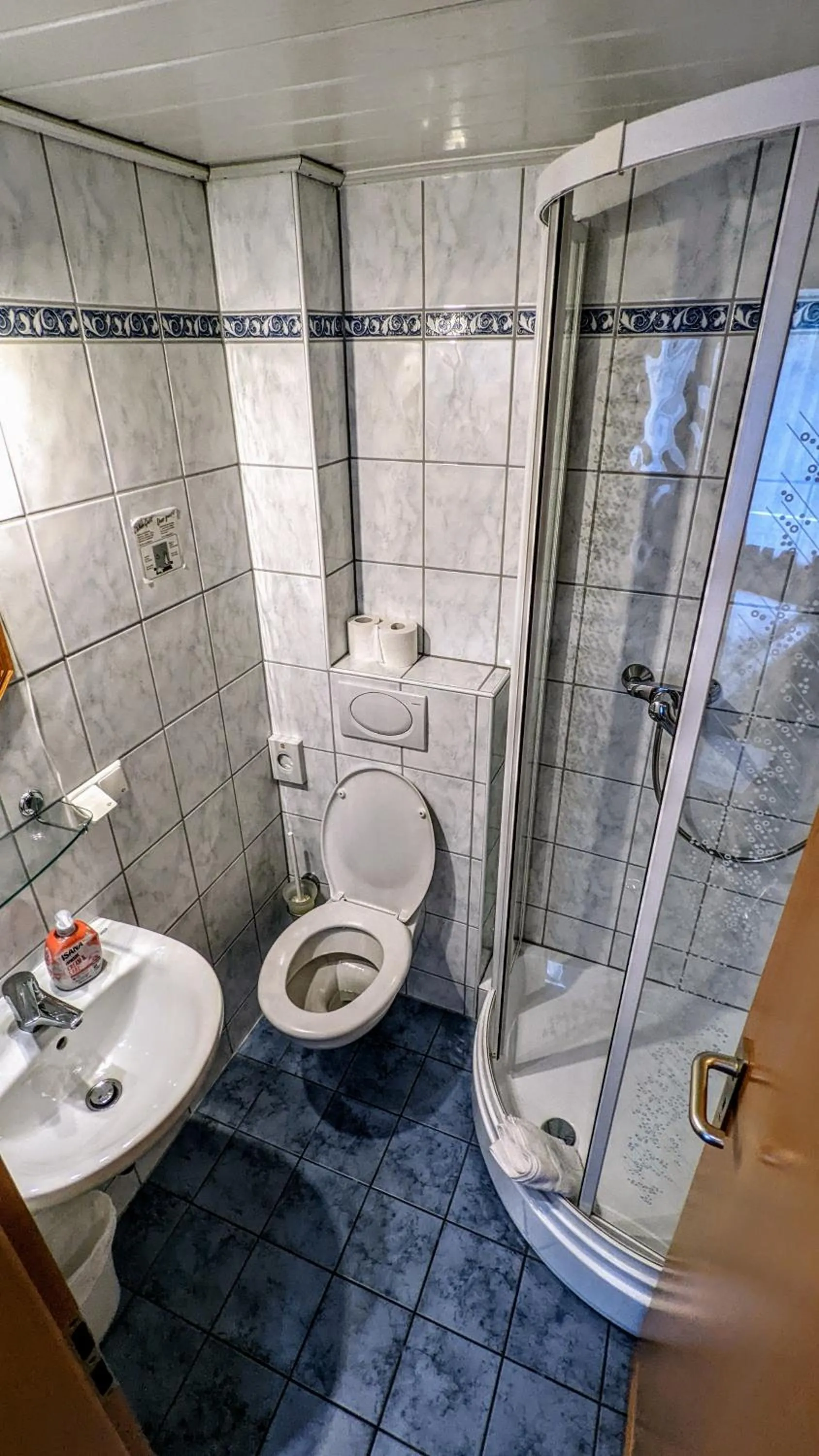 Bathroom in Hotel am Rathaus