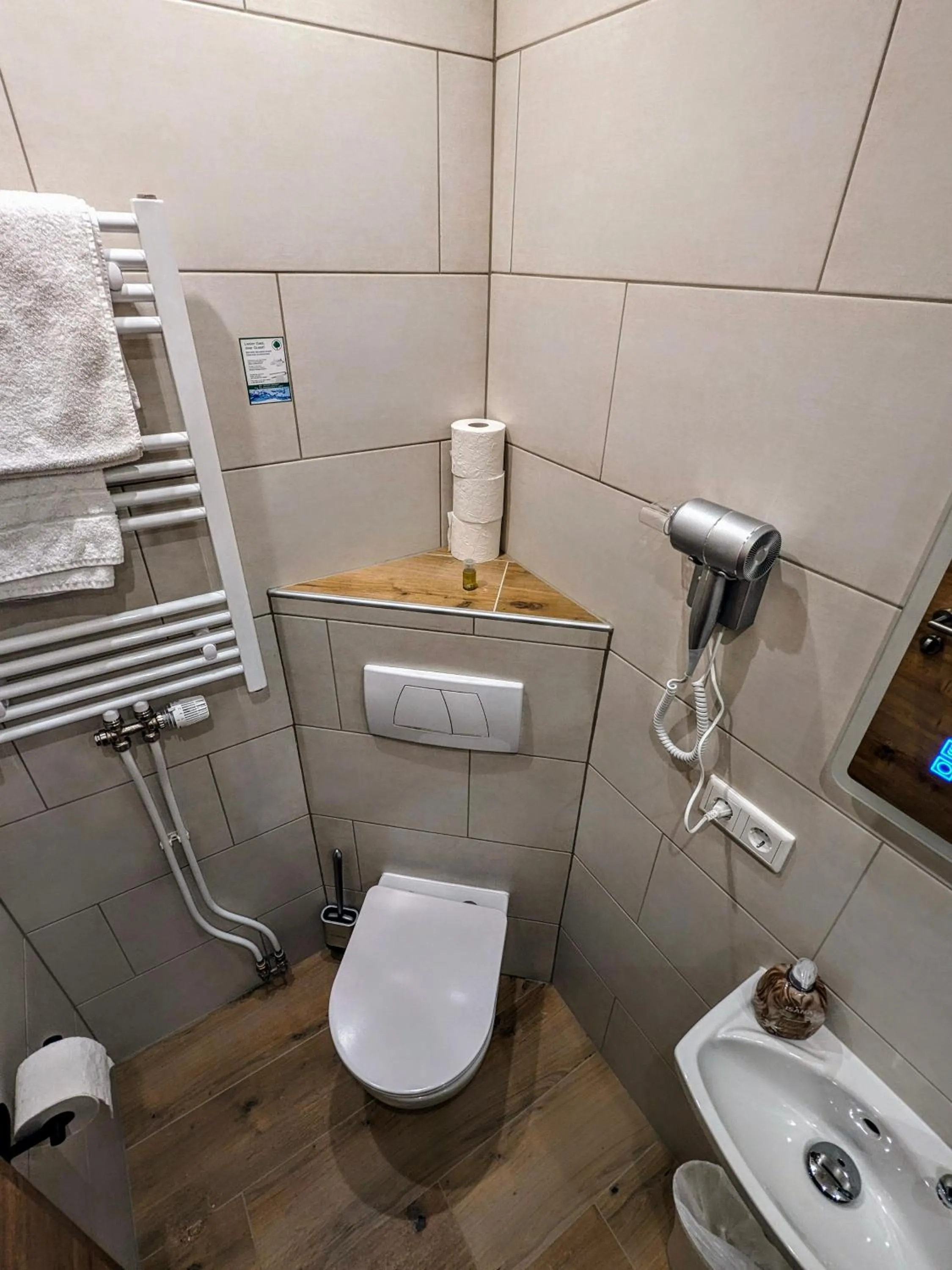 Shower in Hotel am Rathaus