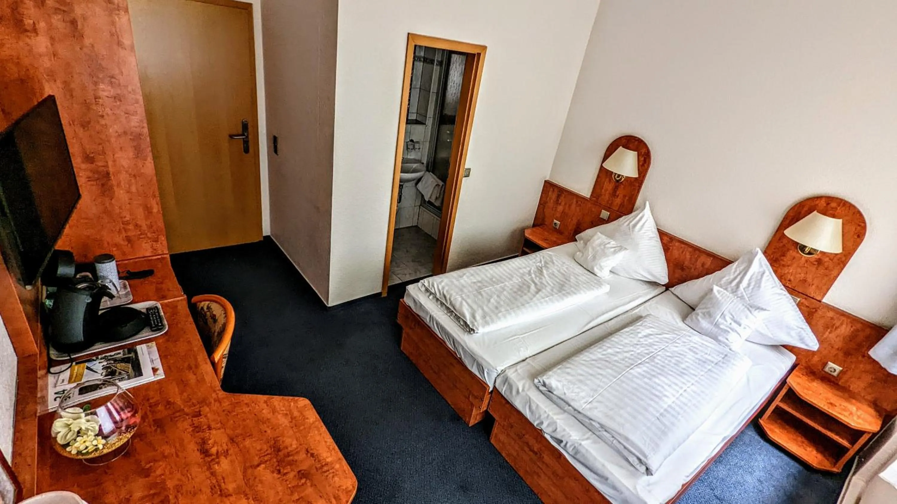 Photo of the whole room, Bed in Hotel am Rathaus