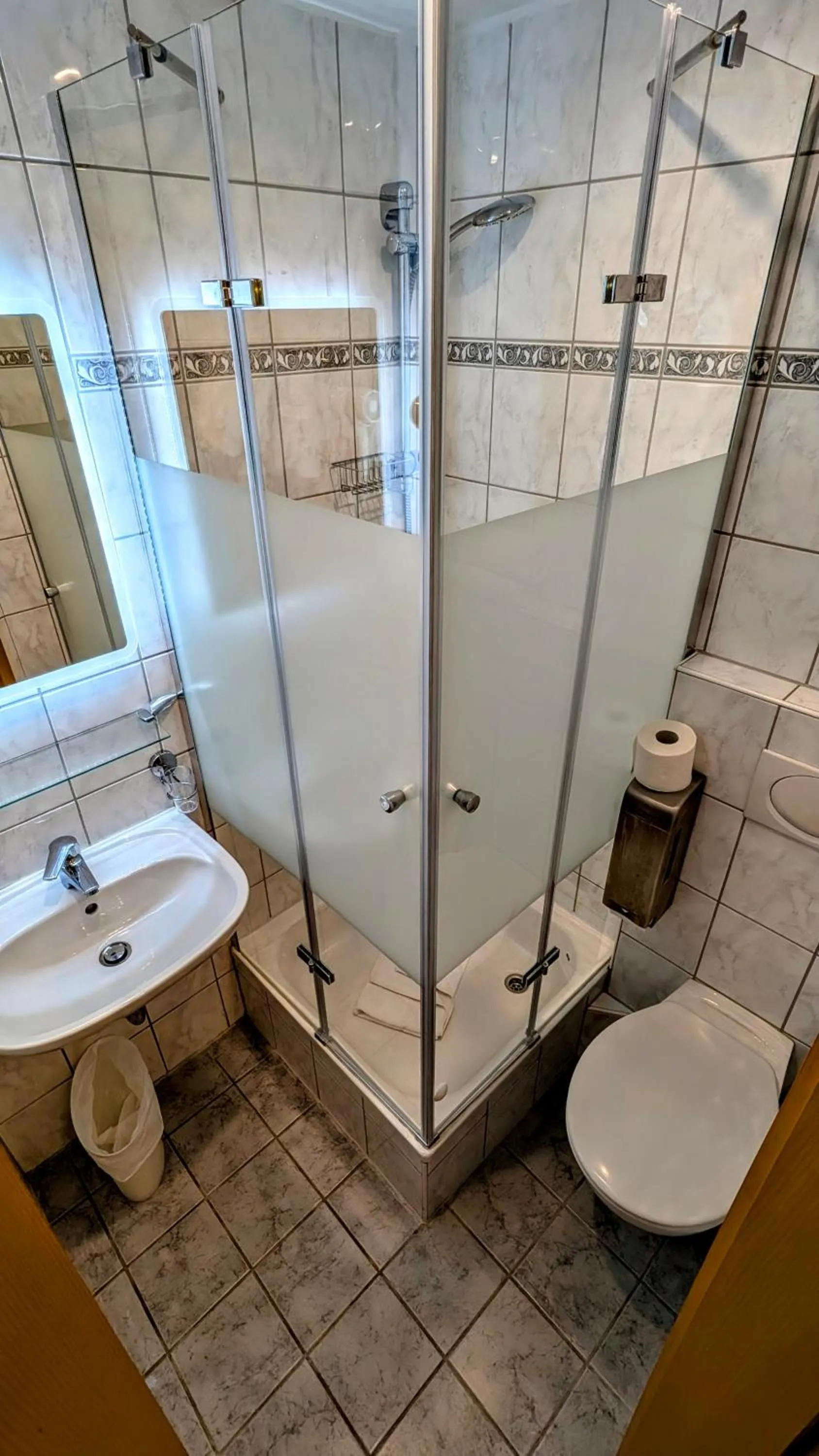 Bathroom in Hotel am Rathaus