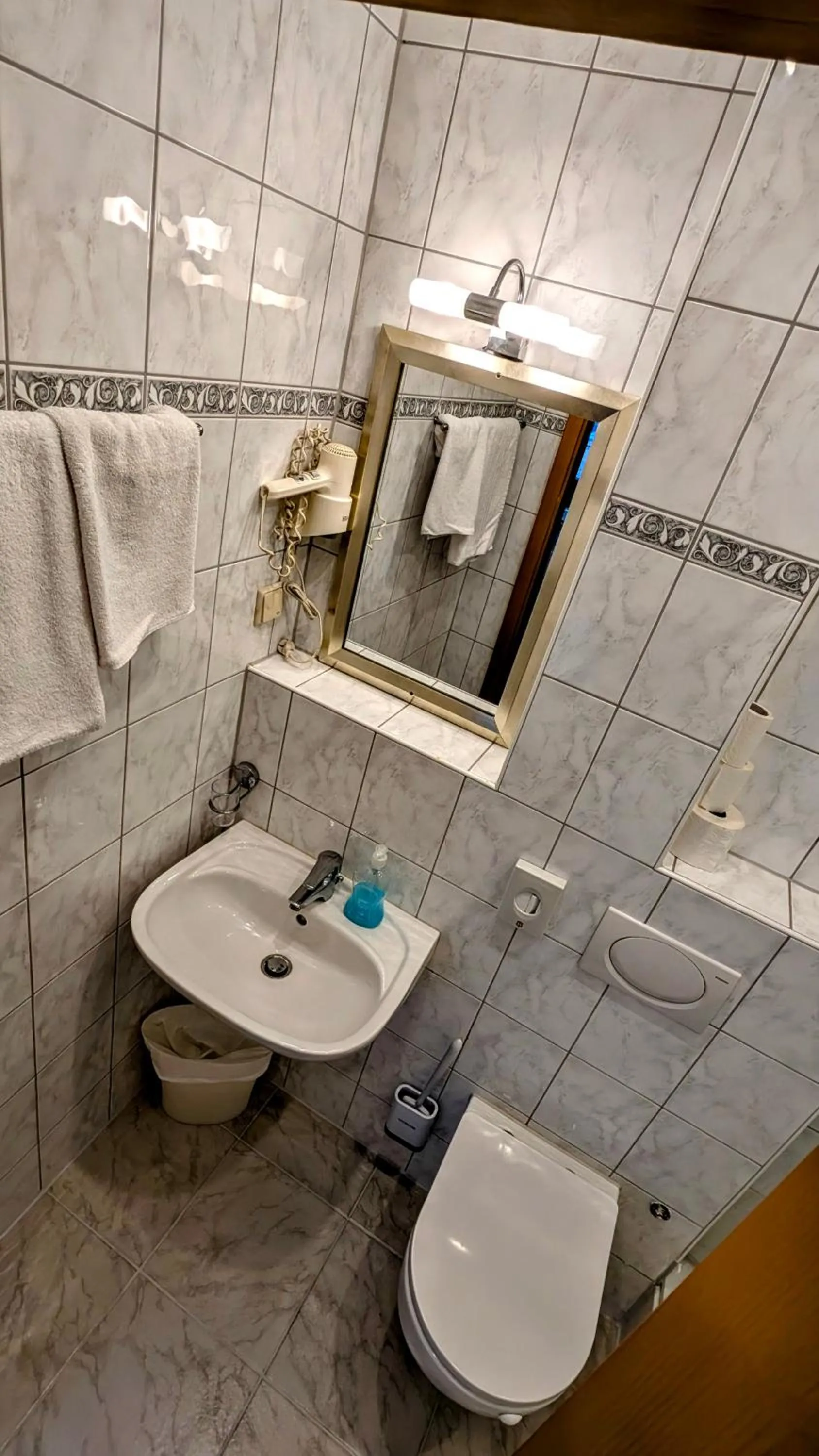 Bathroom in Hotel am Rathaus